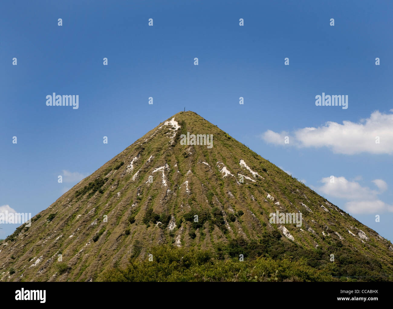 The distinctive conical shape of a China Clay spoil heap near St Austell, Cornwall. Stock Photo