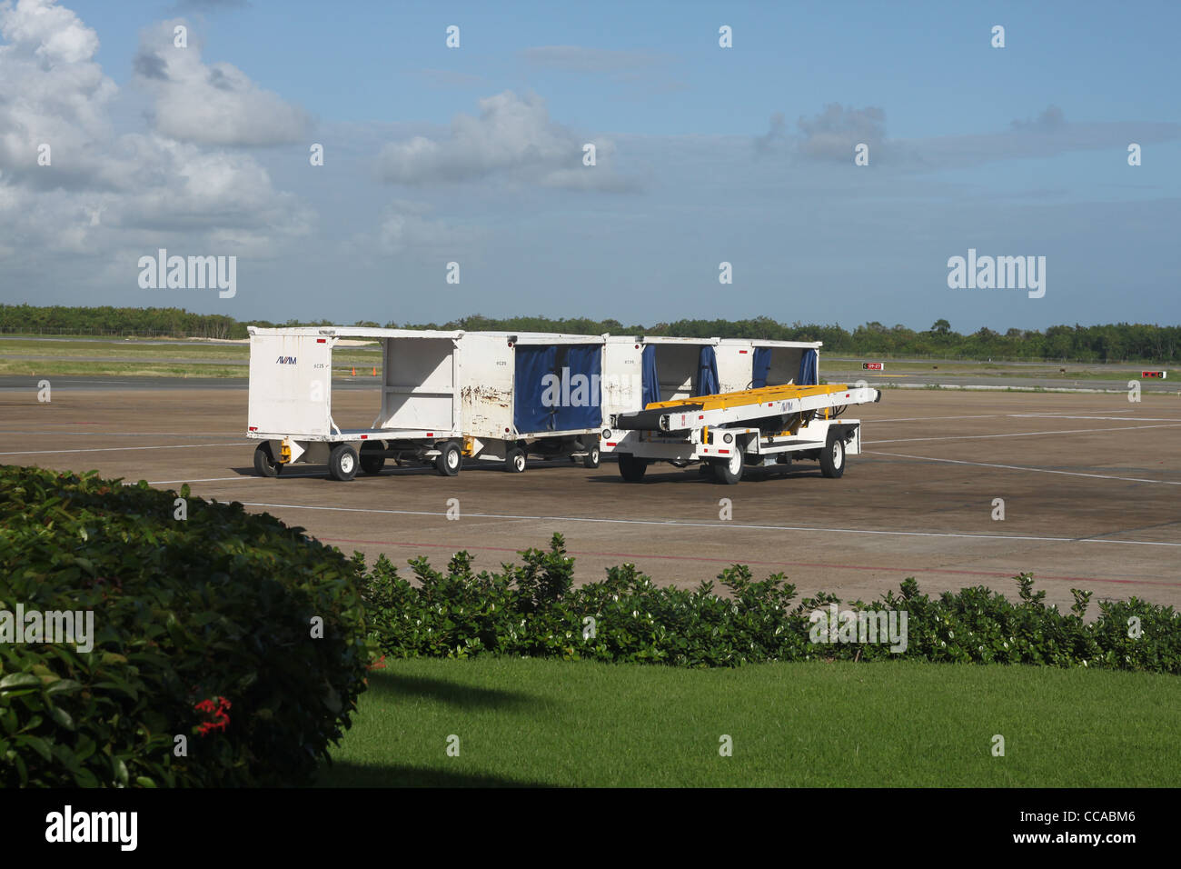 Baggage train and loader on the runway Stock Photo Alamy