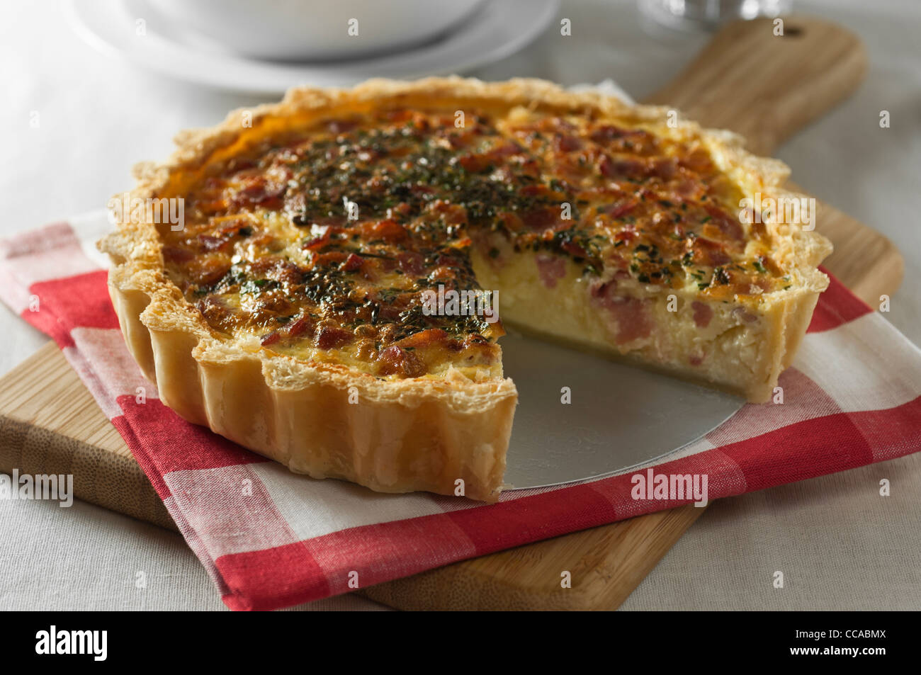 Quiche lorraine. Bacon and cheese tart Stock Photo Alamy