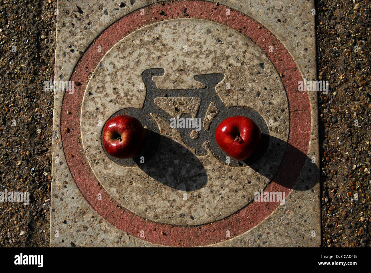 The Traveling Apples - Apples like circles Stock Photo