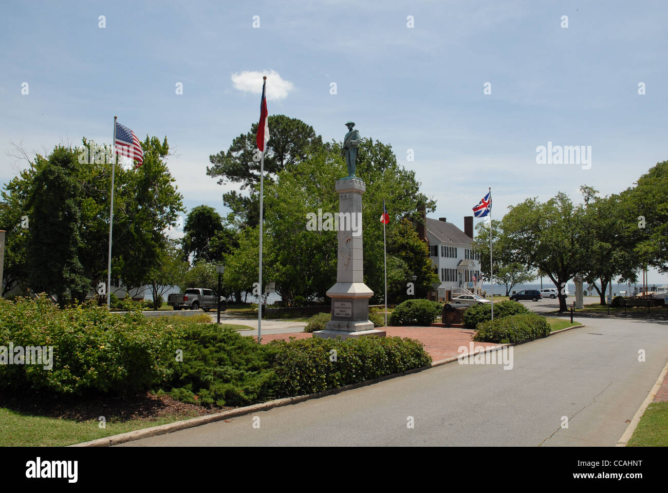 A Confederate Civil War Memorial in Edenton, NC Stock Photo Alamy