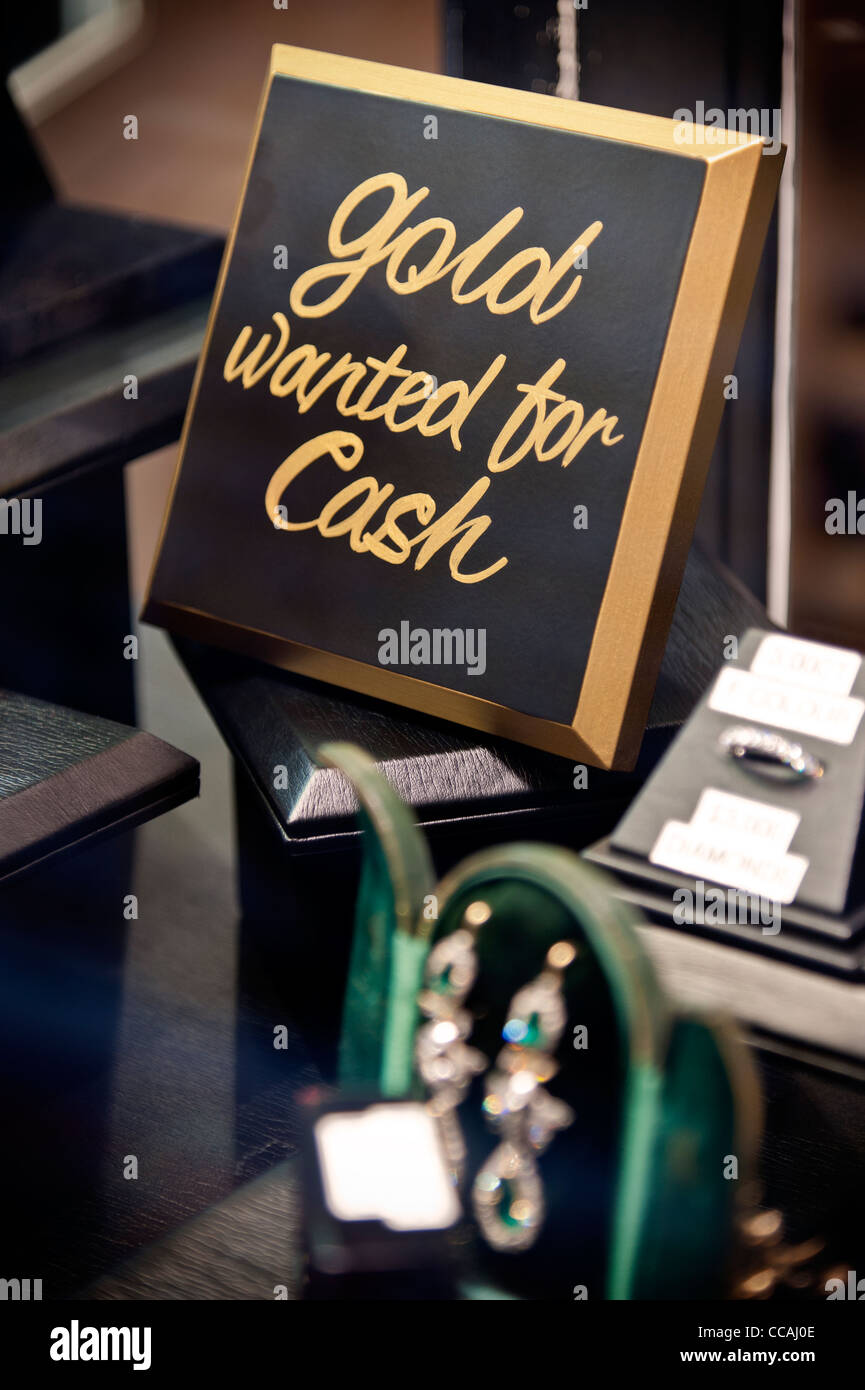 Sign in a Brighton Lanes jewellers which reads "Gold wanted for Cash". Brighton East Sussex England UK Stock Photo
