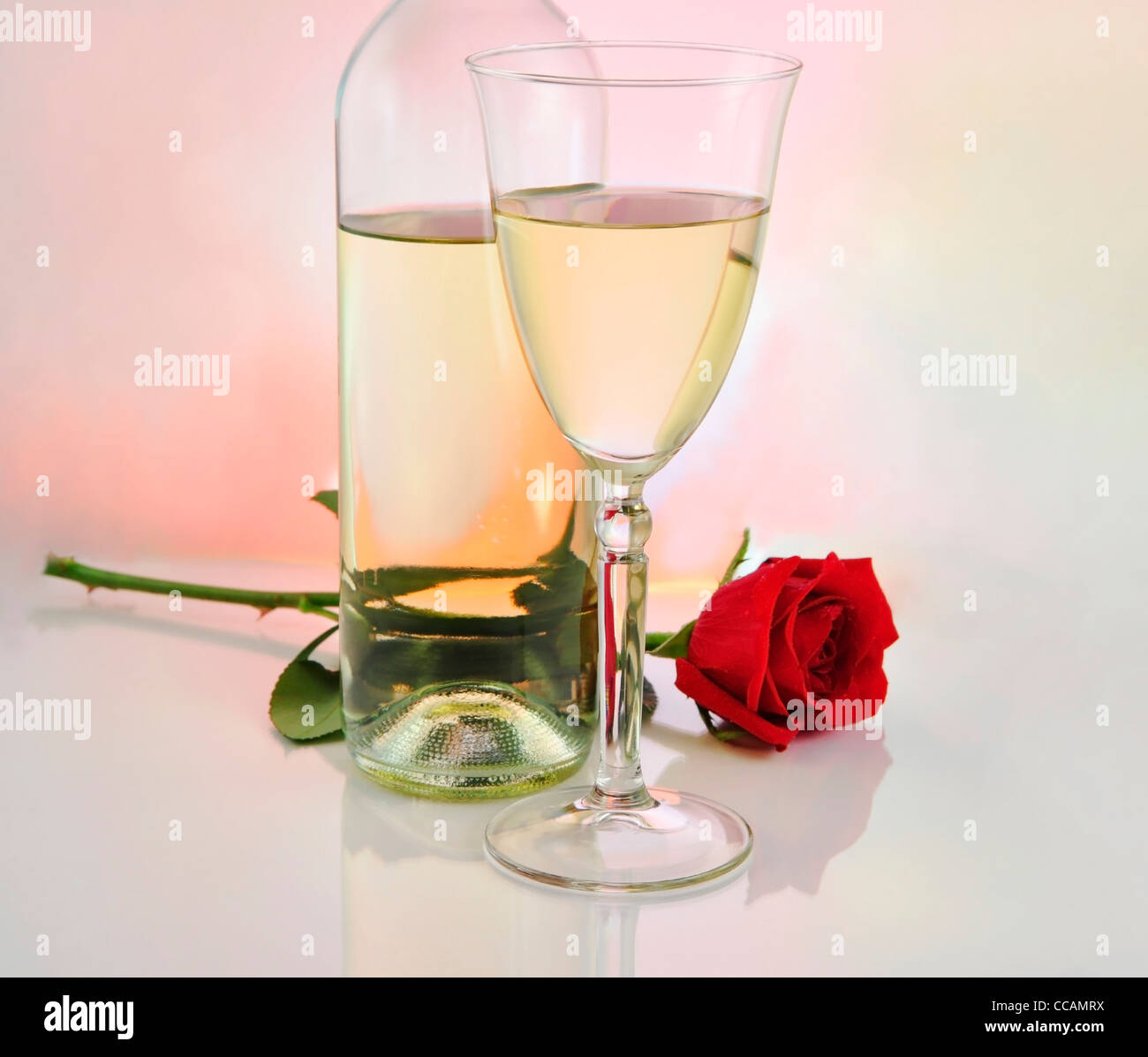 Rose wine glass bottle hires stock photography and images Alamy