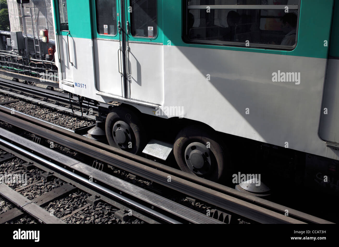 Close up of a Metro train on Line 6 at Sevres Lecourbe station, Paris. Note rubber  tyres on wheels and horizontal guide wheels Stock Photo - Alamy