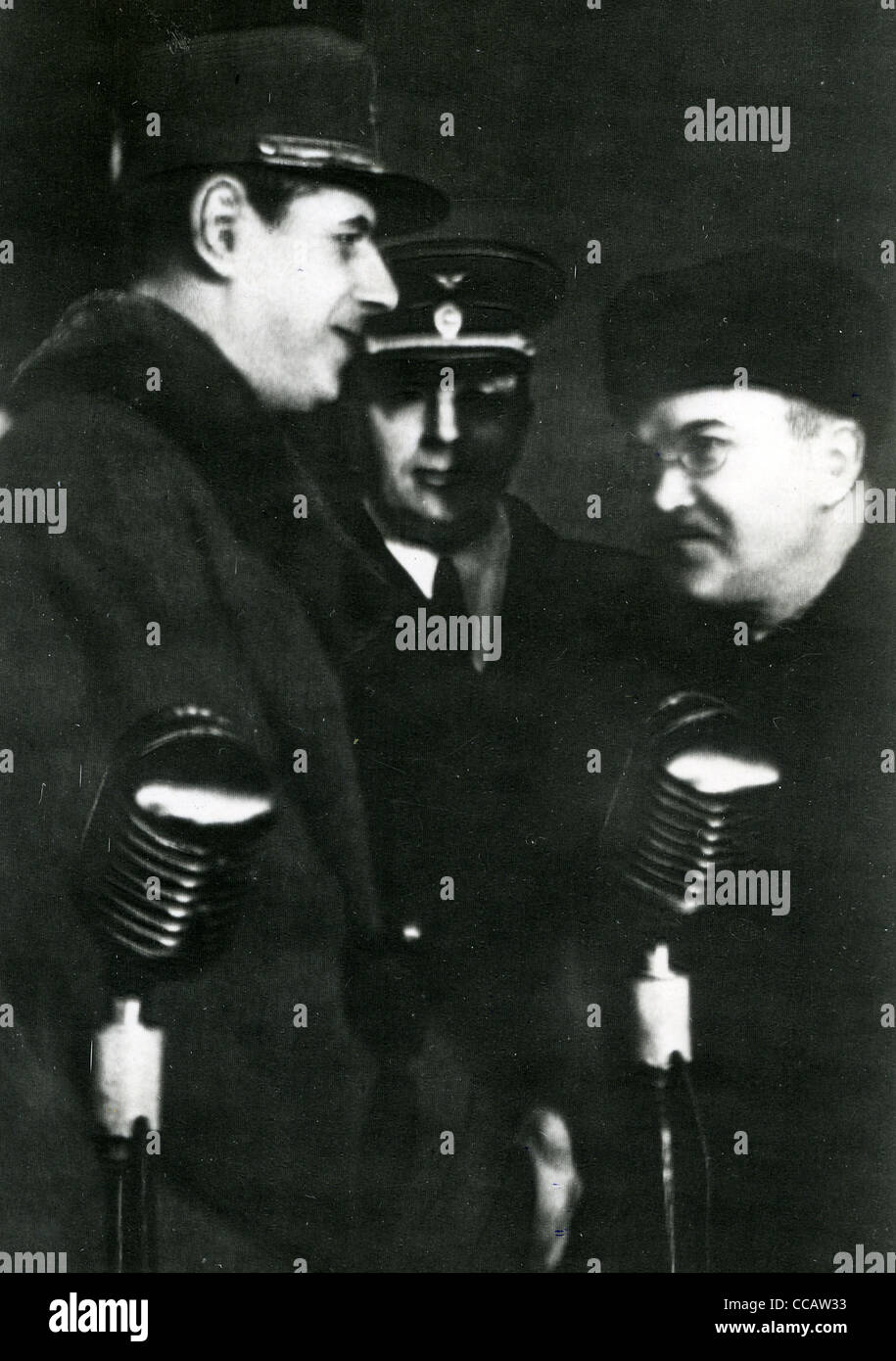 CHARLES DE GAULLE in Moscow 1944 with Georges Bidault and Vyacheslav Molotov at right for signing of Franco-Soviet pact Stock Photo
