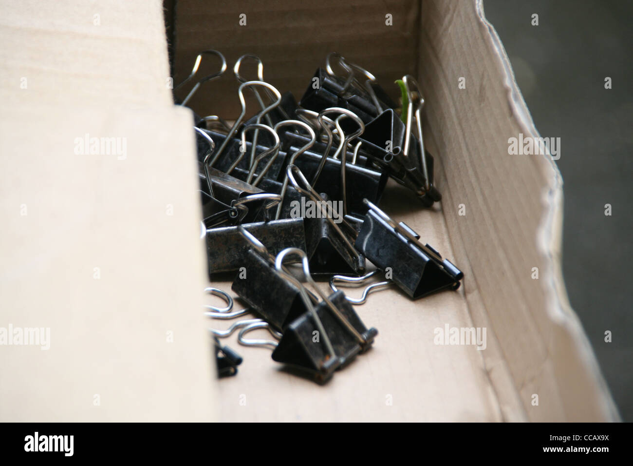 cardboard box full of paper clips Stock Photo - Alamy