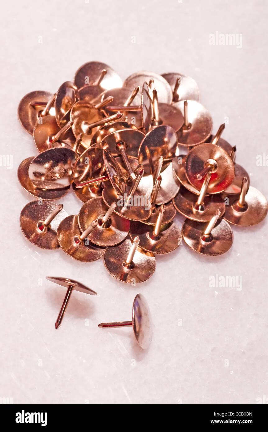BRASS DRAWING PINS RIVETED PLASTIC HANGING PACK OF 120