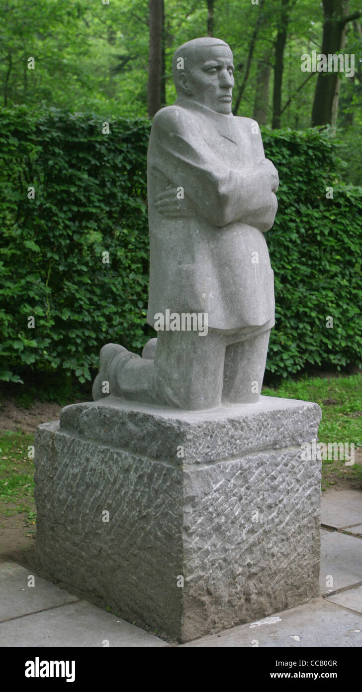 The Grieving Parents, by  Käthe Kollwitz in the Vladslo German war cemetery,in Belgium Stock Photo