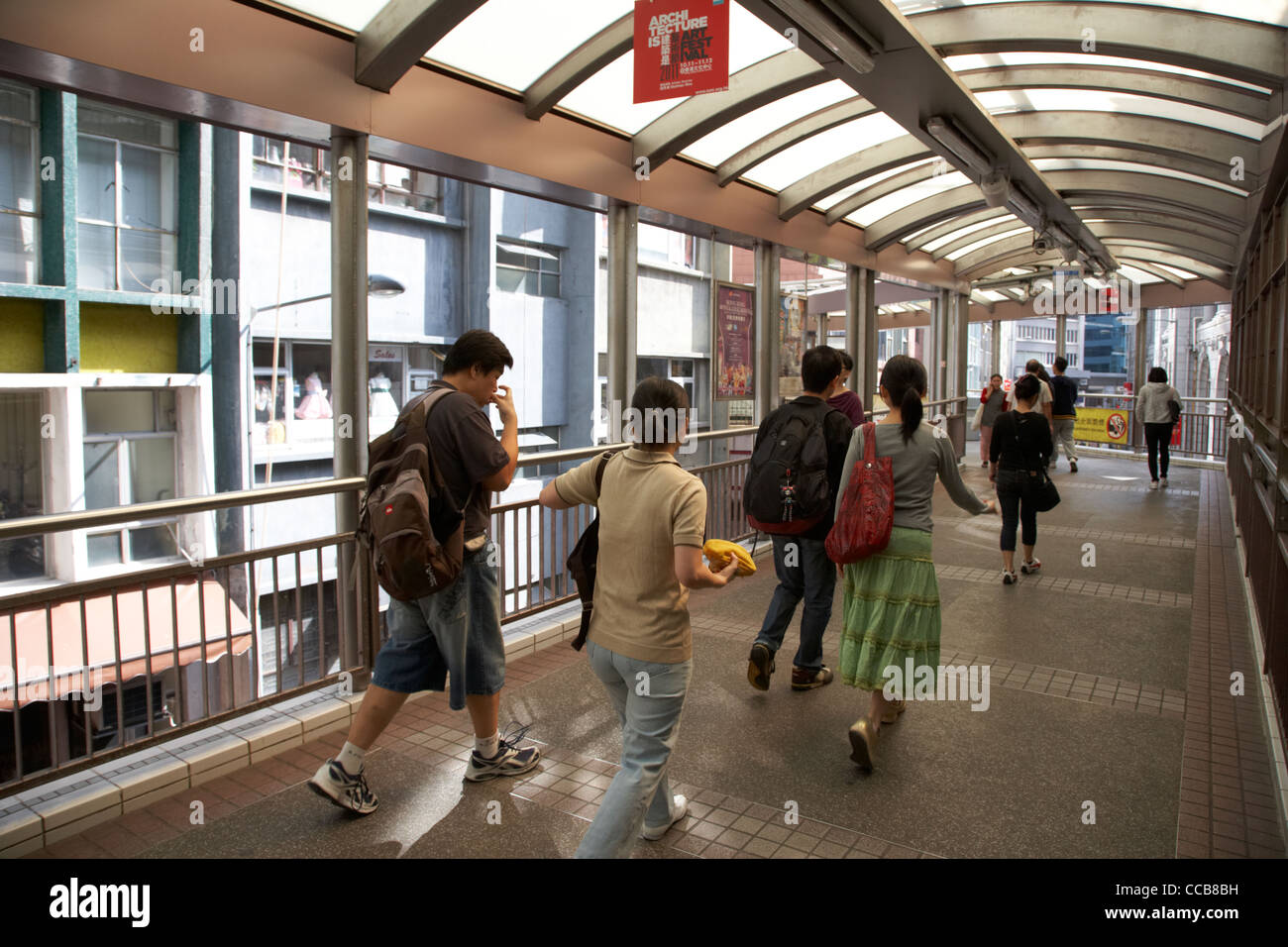 people moving through the mid-levels covered walkway system hong kong ...