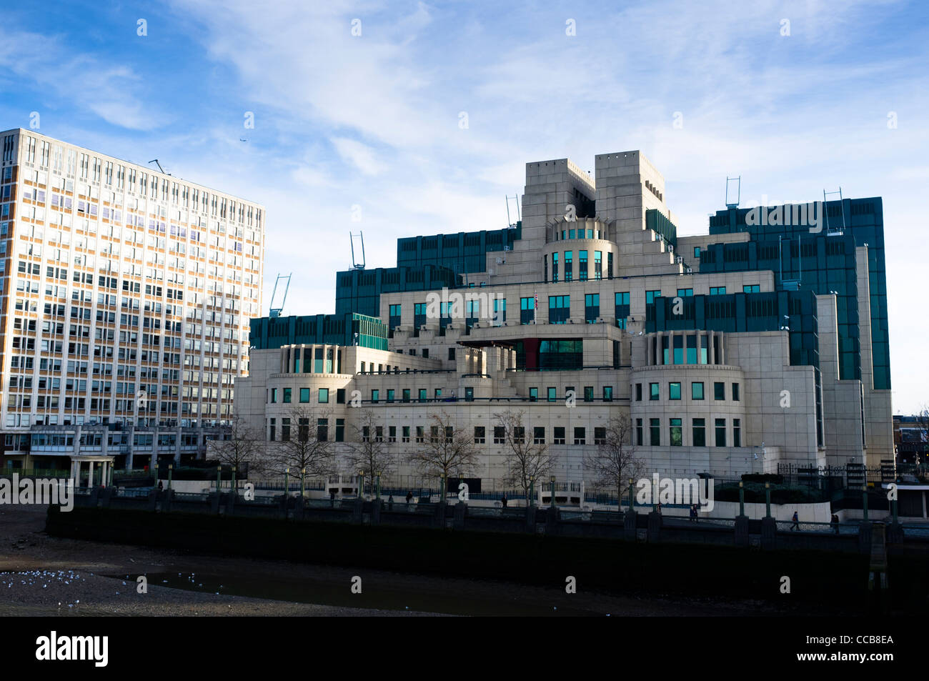 The MI6 building next to Vauxhall bridge in London Stock Photo
