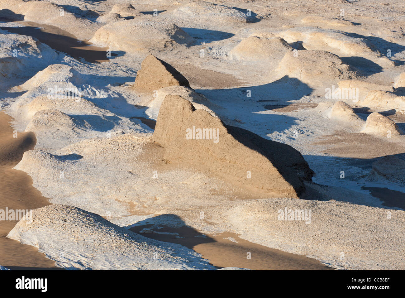 White limestone intrusion on edge of yardang field Dakhla Oasis Egypt Africa Stock Photo Alamy