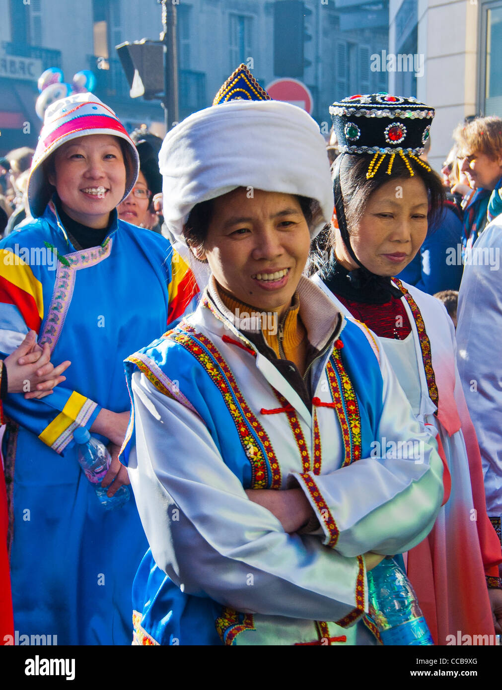 Paris, France, Portrait Chinese iWomen n Traditional Dress, Parading in  Chinese new year Carnival in Street, immigrants Europe, female migrants  Stock Photo - Alamy
