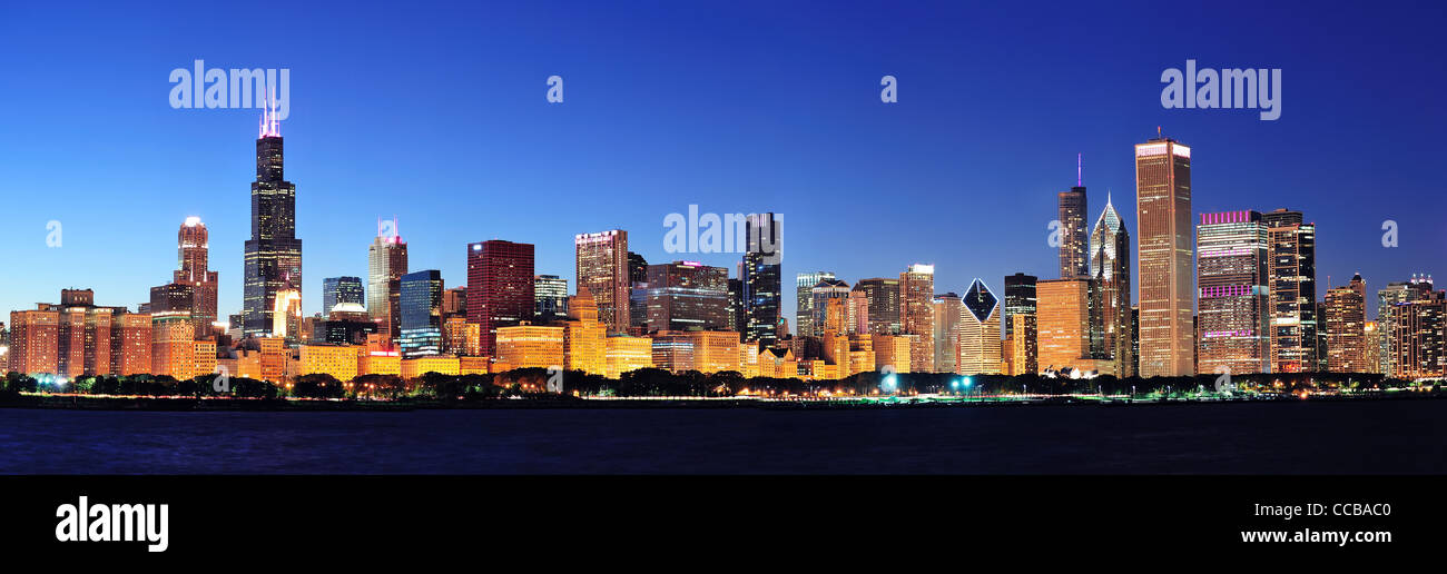 Chicago city downtown urban skyline panorama at dusk with skyscrapers ...