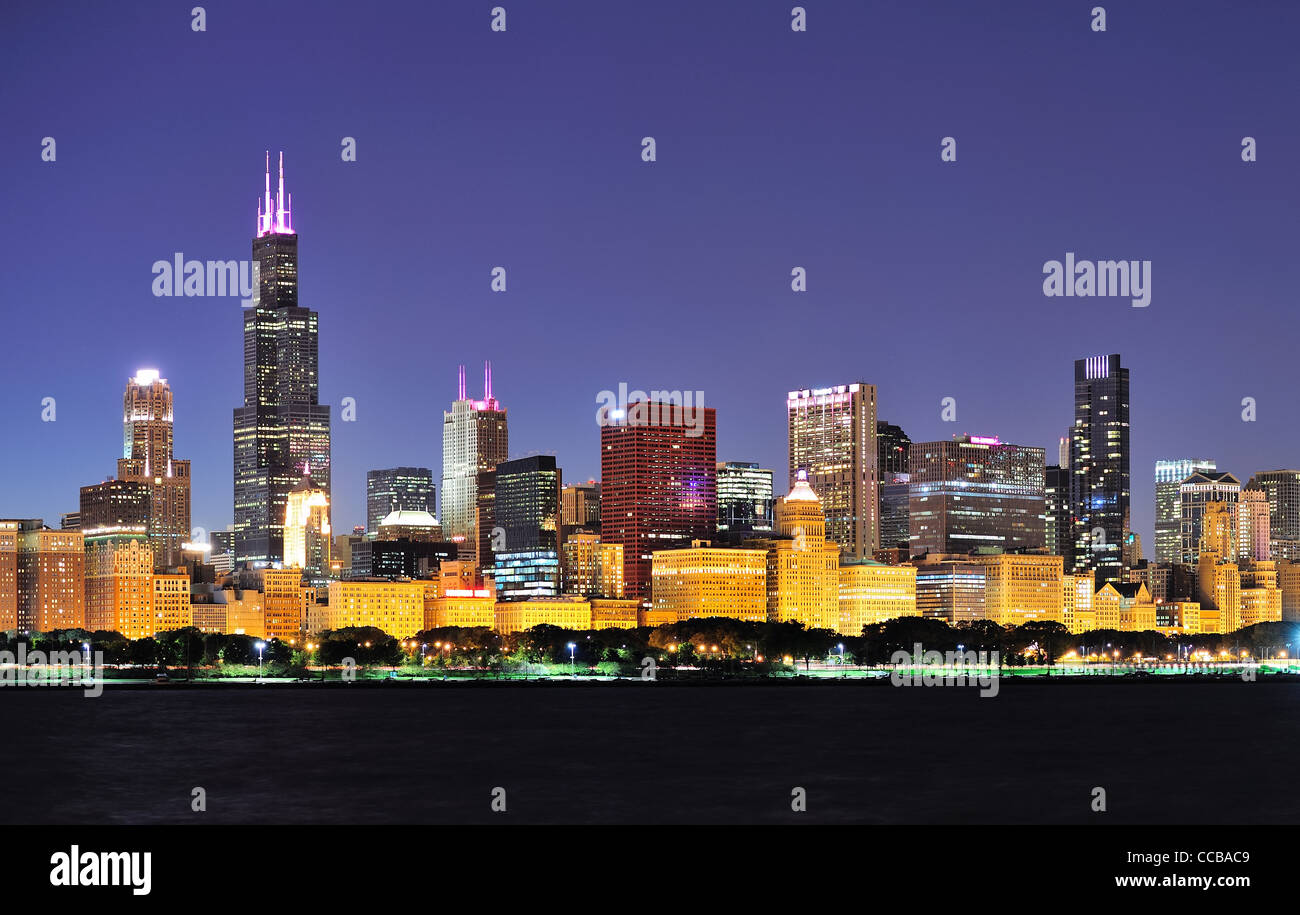 Chicago city downtown urban skyline panorama at dusk with skyscrapers ...