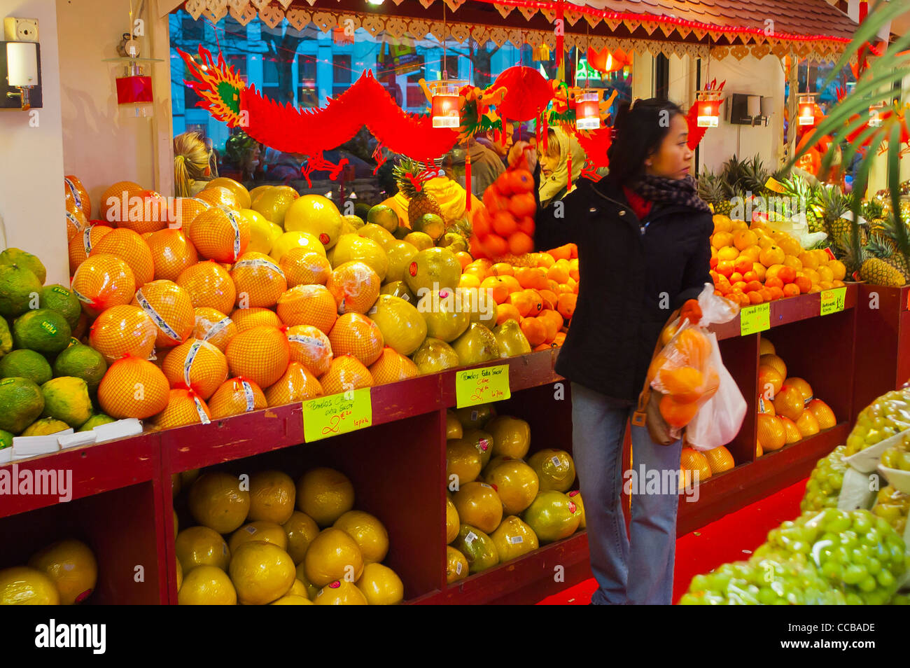 Fresh fruits colourful inside oranges hires stock photography and