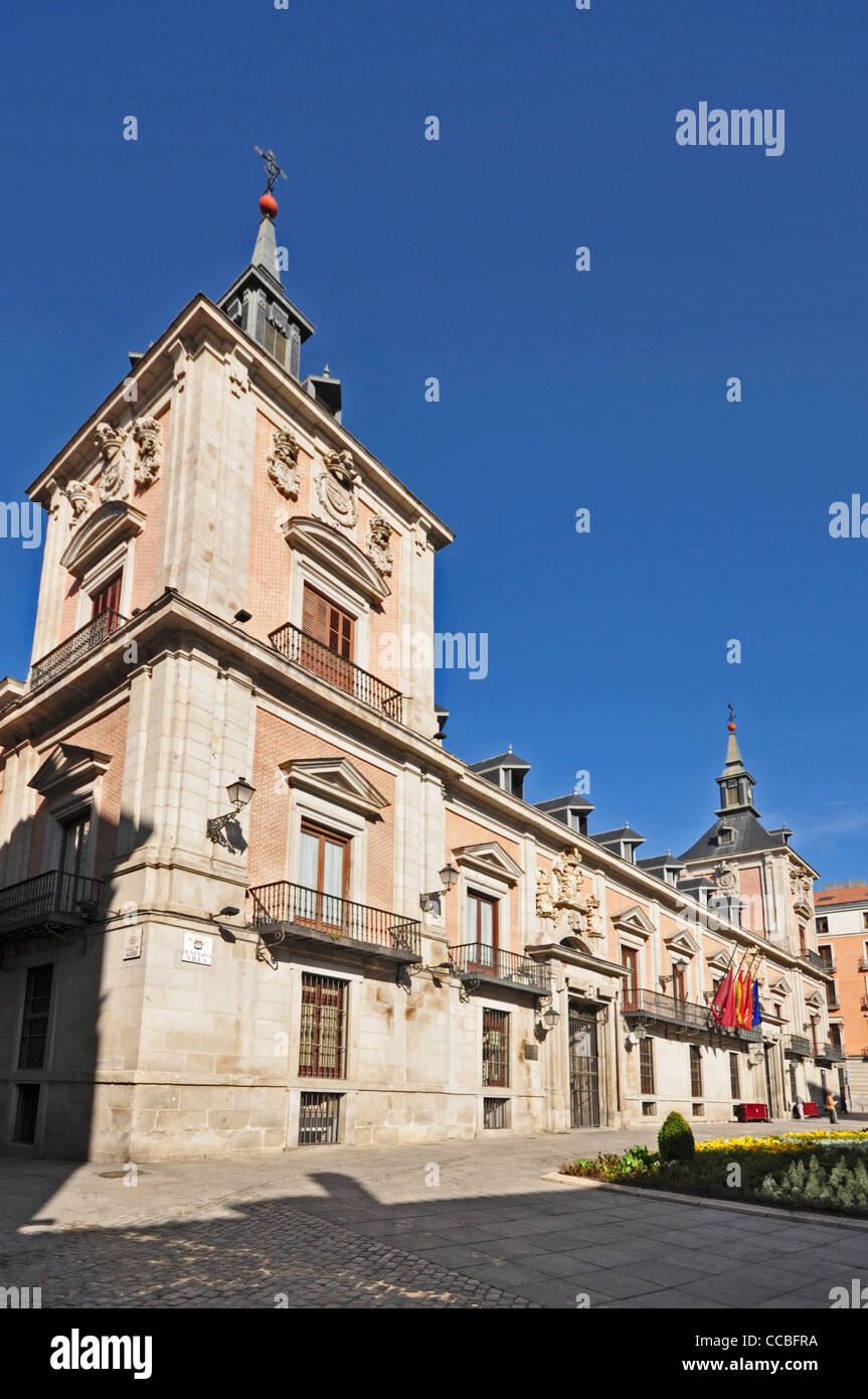 View to town hall square plaza de la villa hires stock photography and