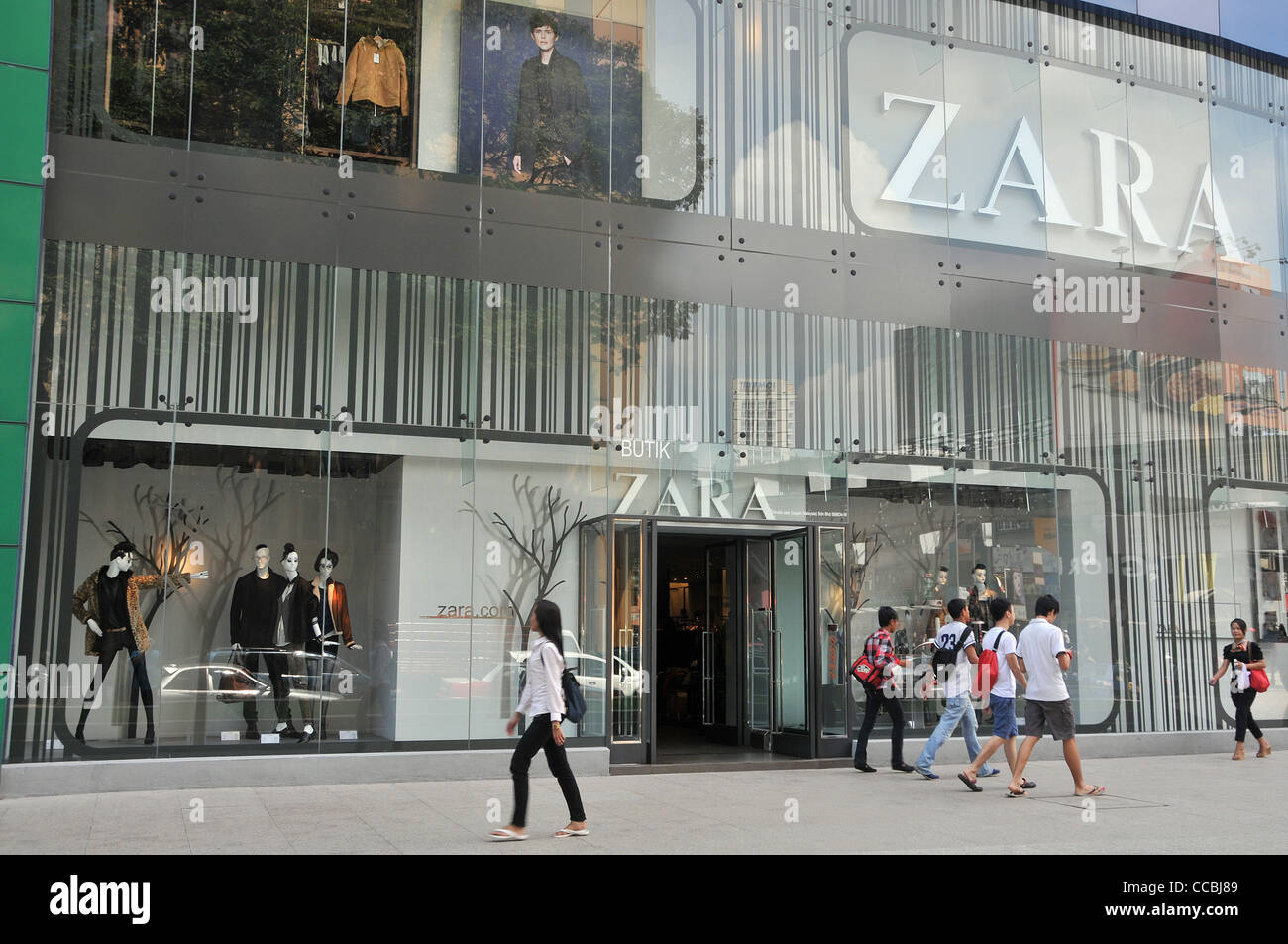 Zara boutique Kuala Lumpur Malaysia Stock Photo - Alamy