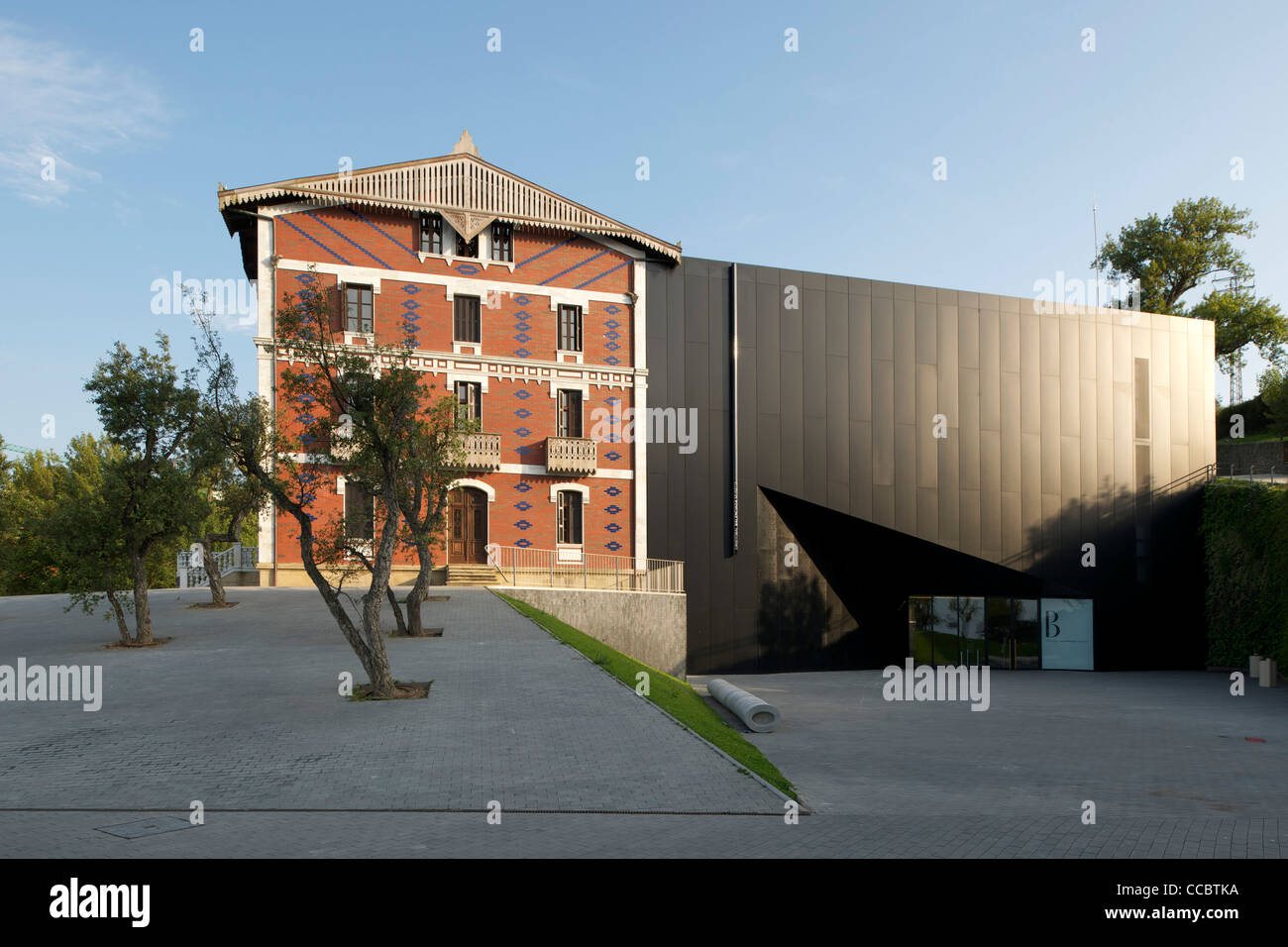 Cristobal Balenciaga Fundation Museum, Getaria, Basque Country, Spain. AV62  Arquitectos, view of entrance and Aldamar Palace Stock Photo - Alamy