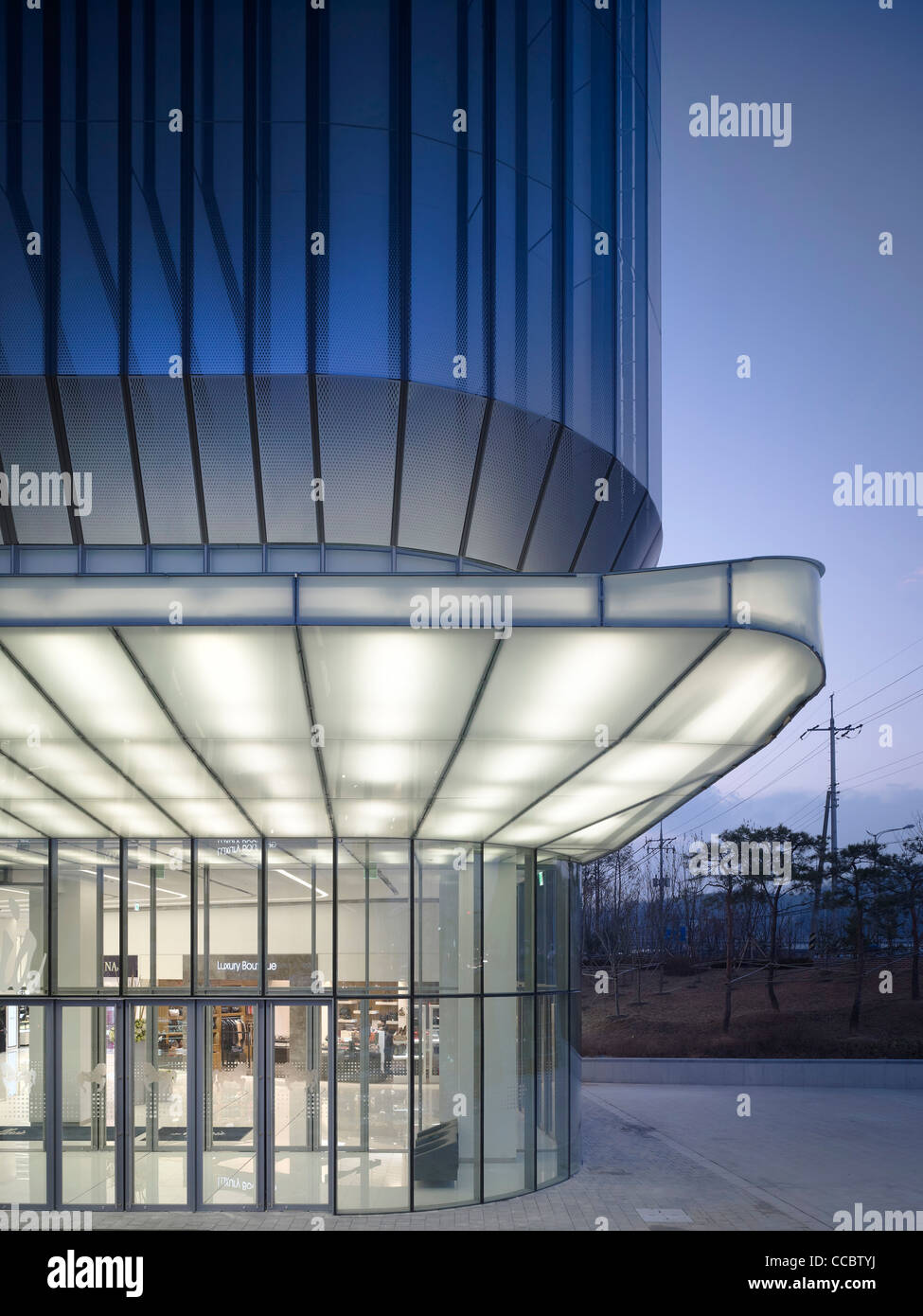 The Galleria Cheonan Building Organisation Employs A Propeller