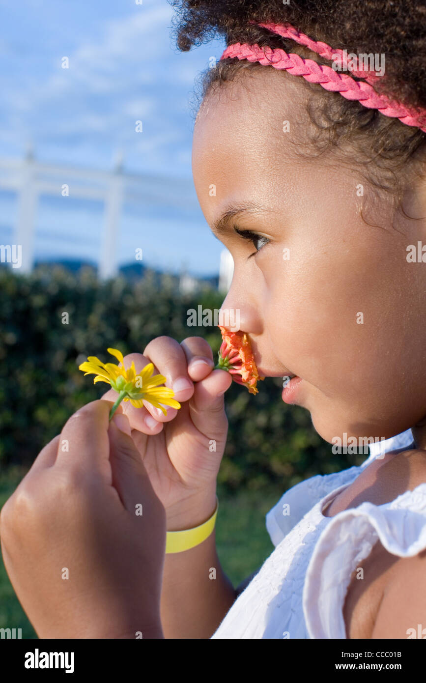 Child smelling side view hi-res stock photography and images - Alamy