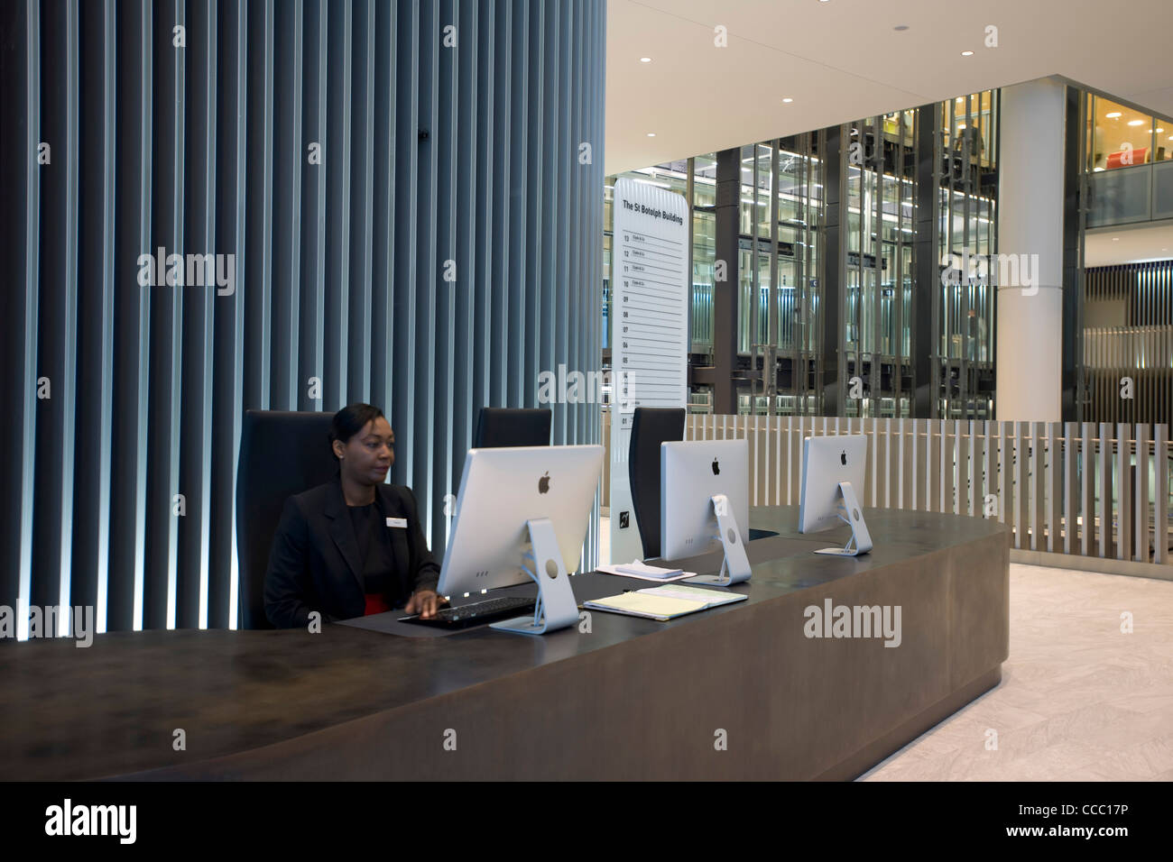 grimshaw's st.botolph's office project in the city london, view desking ground floor building reception receptionist Stock Photo