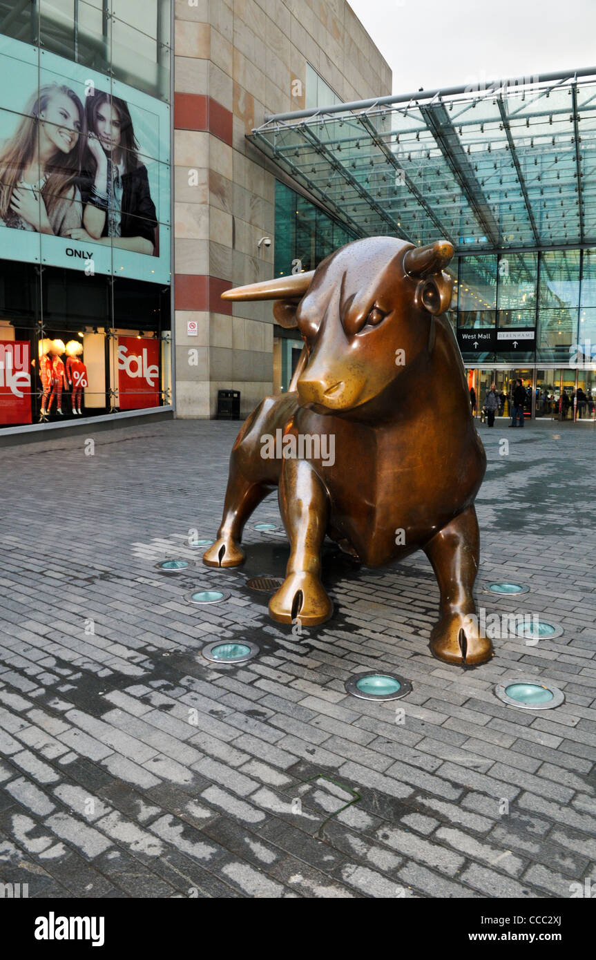 Birmingham bull in Birmingham's famous Bullring shopping centre Stock ...