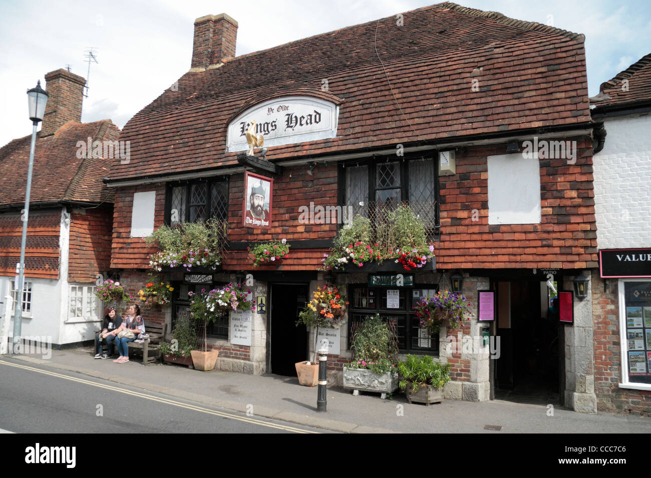 The King's Head public house on High Street, Battle, East Sussex, UK. Stock Photo