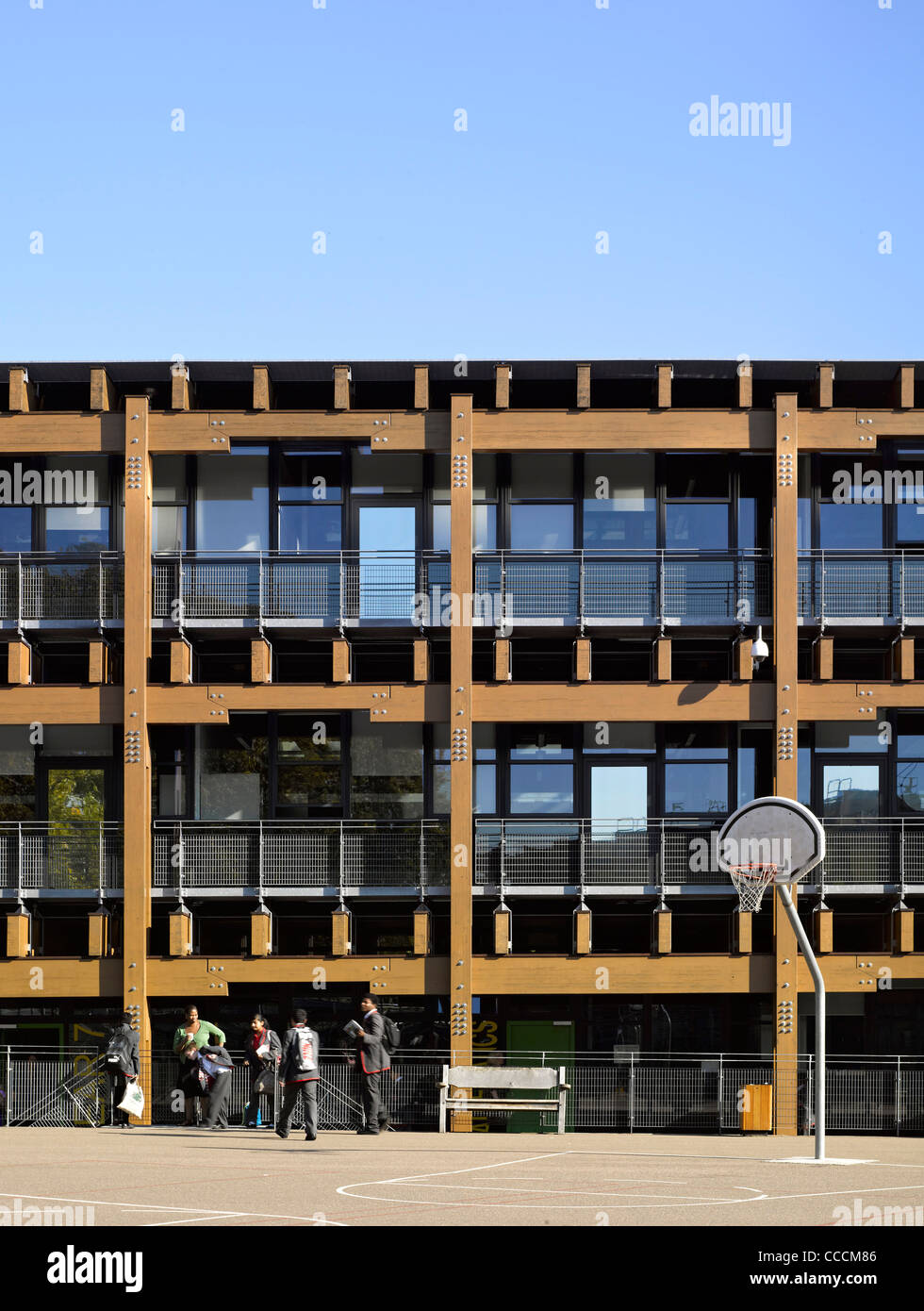 MOSSBOURNE COMMUNITY CENTRE ACADEMY SCHOOL, Richard Rogers Partnership-overall exterior View Stock Photo