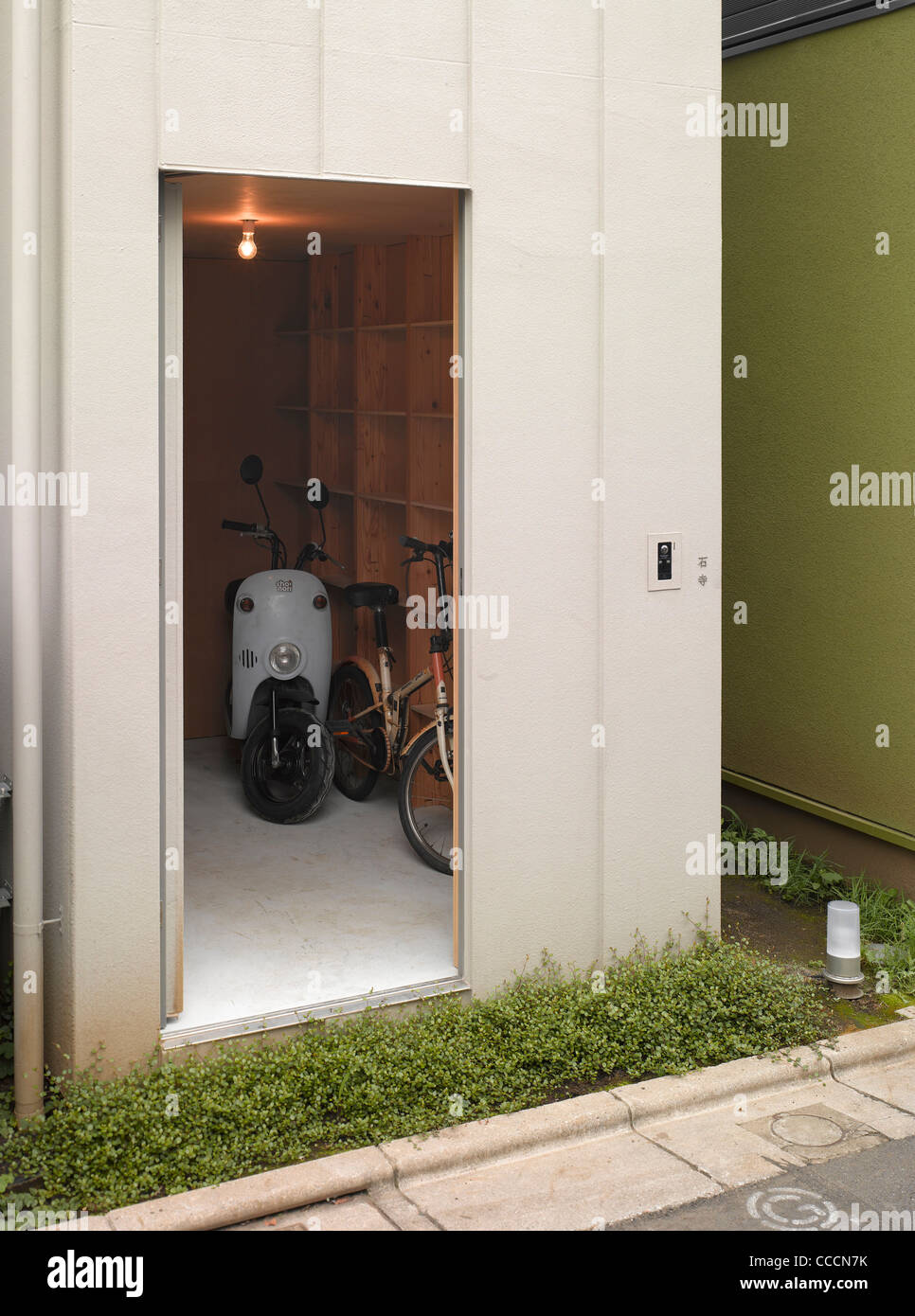 NEAR HOUSE, TOKYO, MOUNT FUJI ARCHITECTS 2010-MAIN ENTRANCE Stock Photo