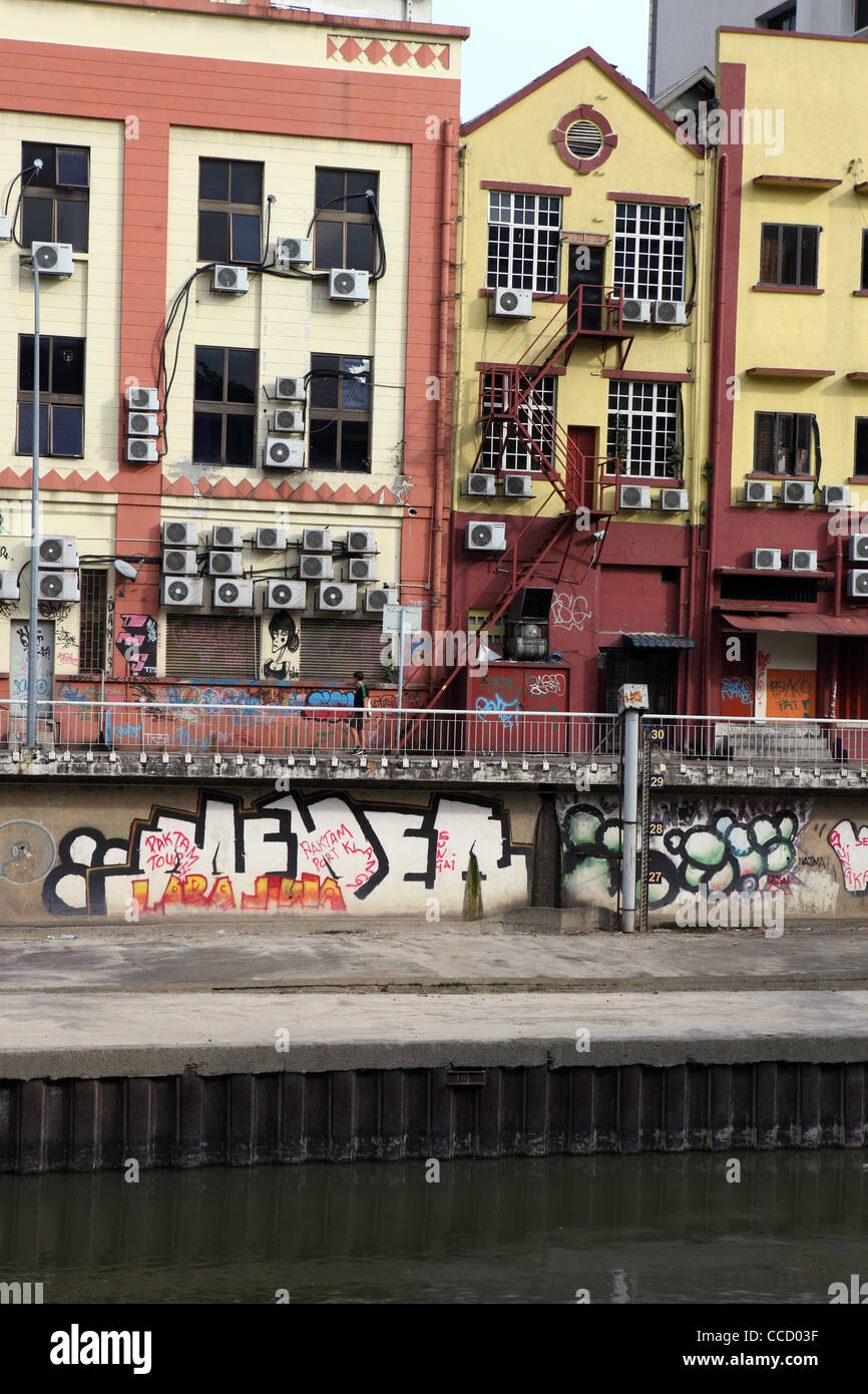 Buildings covered in air conditioning units next to the Klang River. Kuala Lumpur, Wilayah Persekutuan, Malaysia Stock Photo