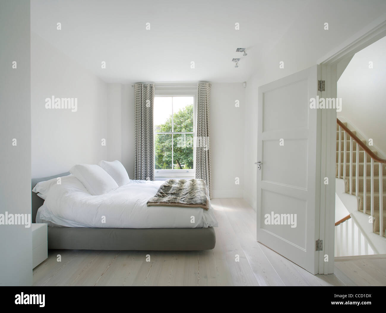 PRIVATE HOUSE, BUCKLEY GRAY YEOMAN, LONDON, 2010, MINIMALIST BEDROOM Stock Photo