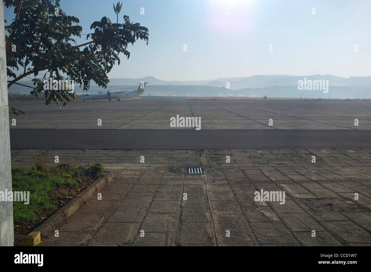 Landed Image Landed plane hi-res stock photography and images - Alamy