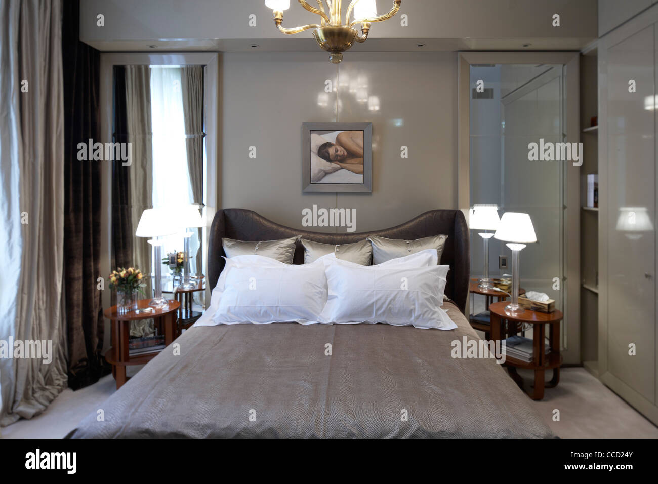 Hi end modern style luxury interior design city elegance casa forma bedroom  hi-res stock photography and images - Alamy