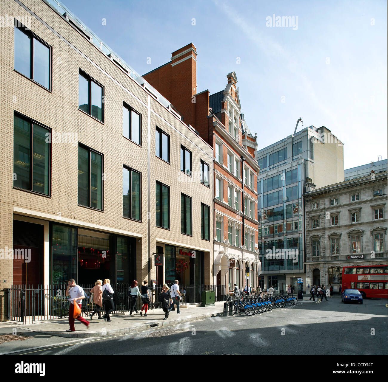 ONE SOUTHAMPTON ROW, SHEPPARD ROBSON, LONDON, 2010, NEW BUILDING ALONGSIDE EXISTING FACADE Stock Photo