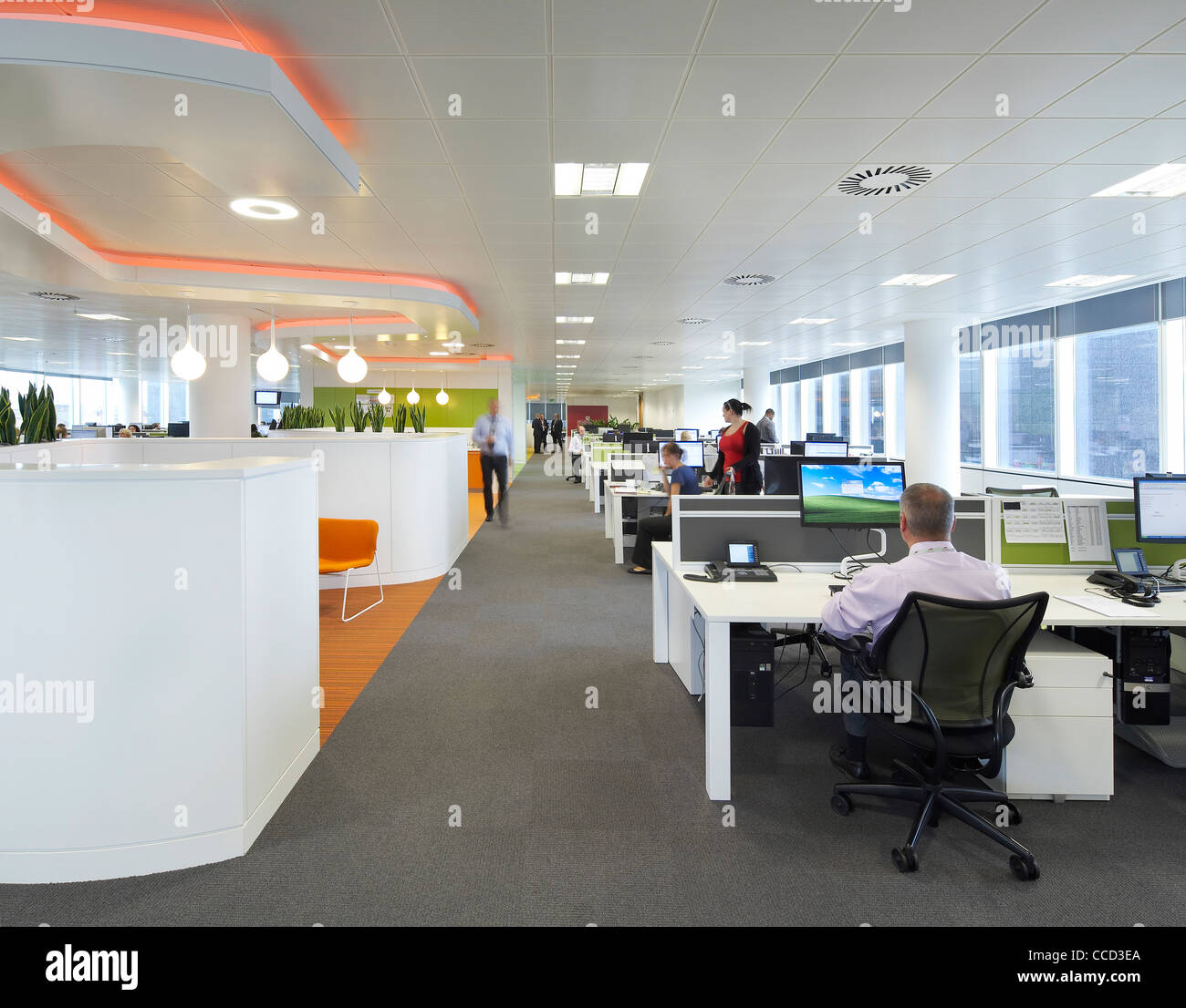 THE PENINSULA, ID:SR/SHEPPARD ROBSON, MANCHESTER, 2010, OPEN PLAN OFFICE WITH DESKS Stock Photo