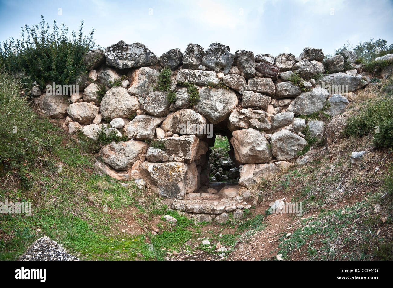 The Arcadian Bridge aka bridge of Kazarma, 13/14 cen bc Mycenaean. Arkadiko, near Nafplio