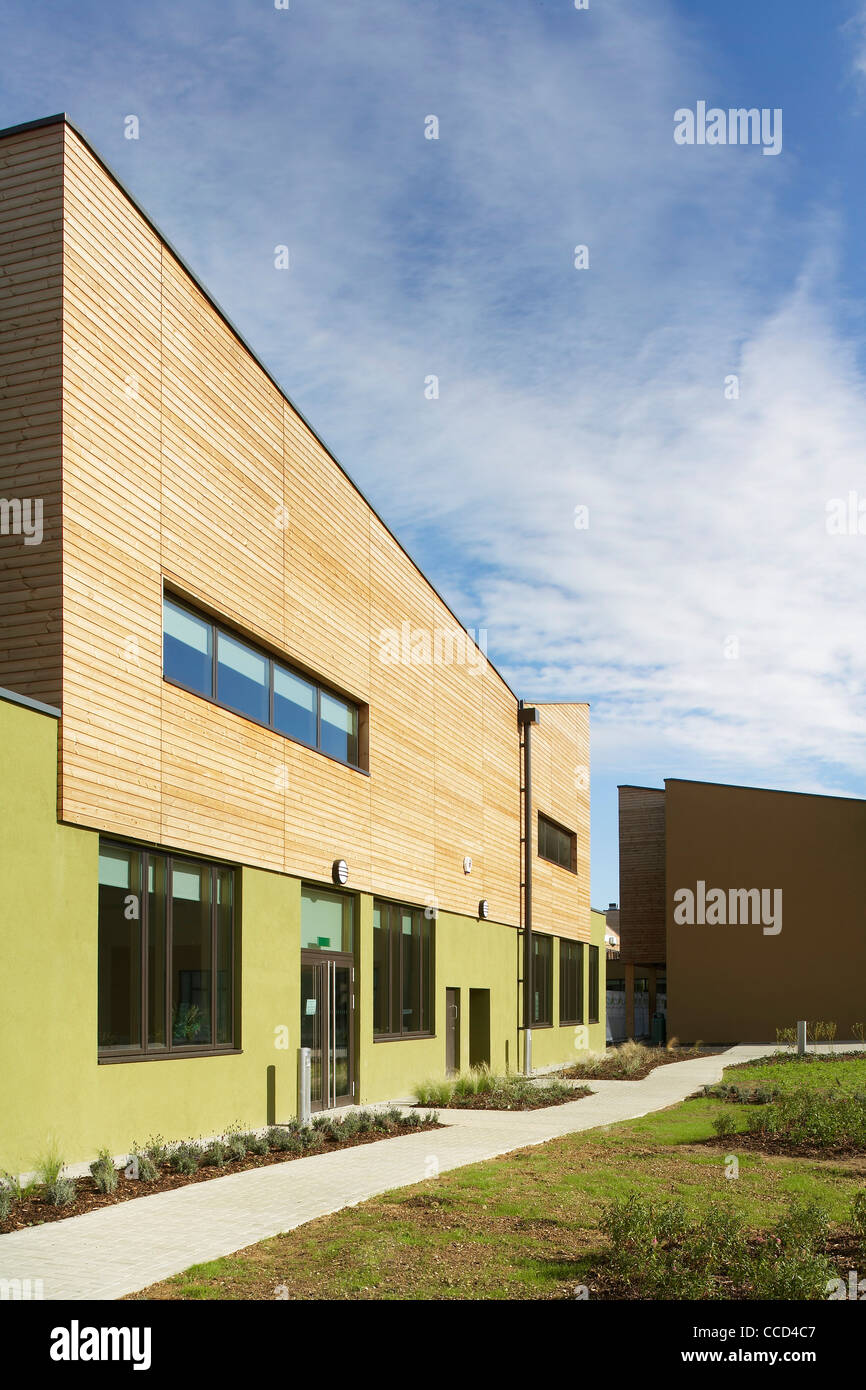 WAINGELS COLLEGE, SHEPPARD ROBSON, WOODLEY, 2010, ELEVATION WITH LANDSCAPING Stock Photo Alamy