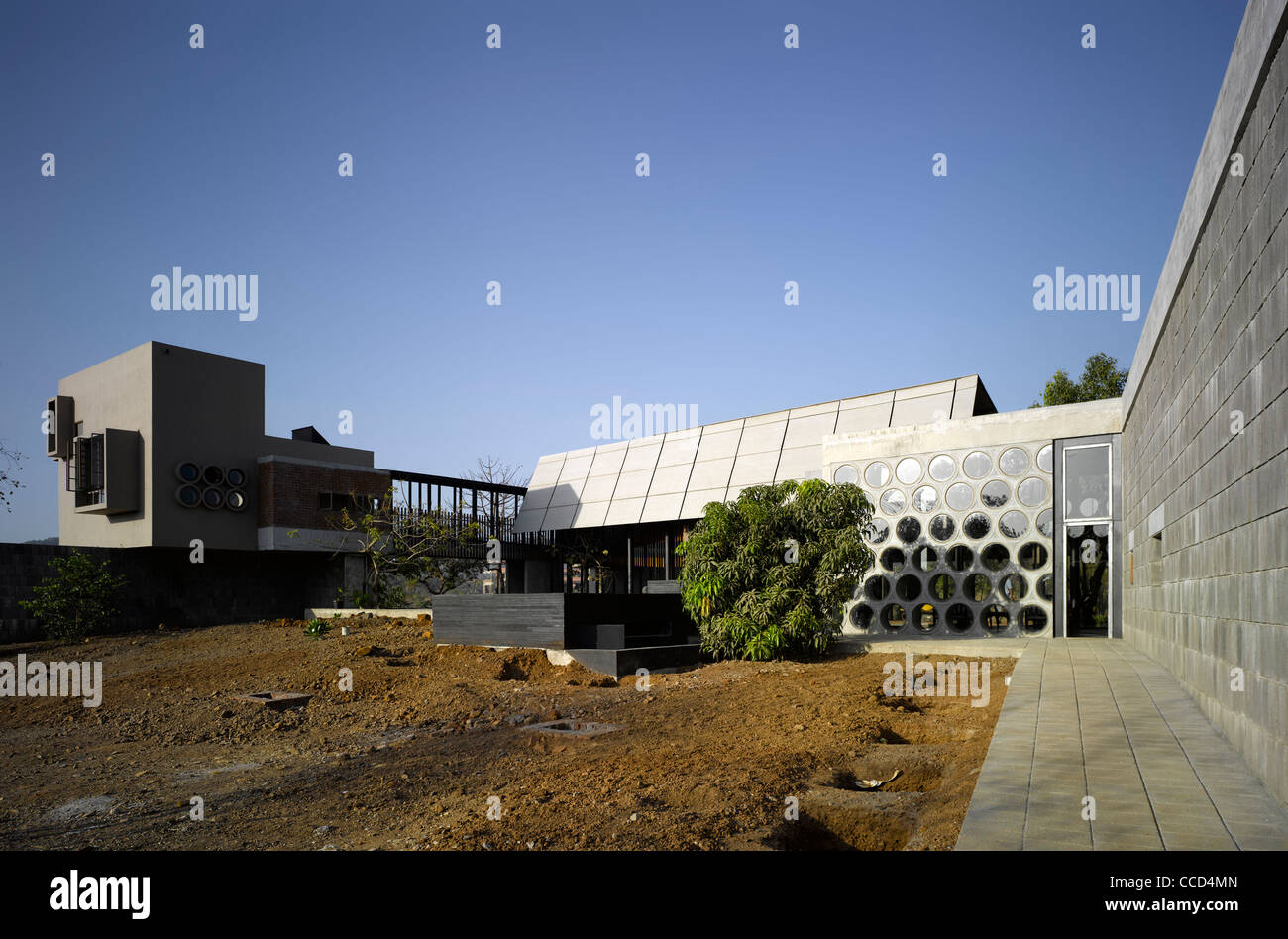 THE BROACHA HOUSE BY SAMIRA RATHOD DESIGN ASSOCIATES(SRDA), ALIBAUG