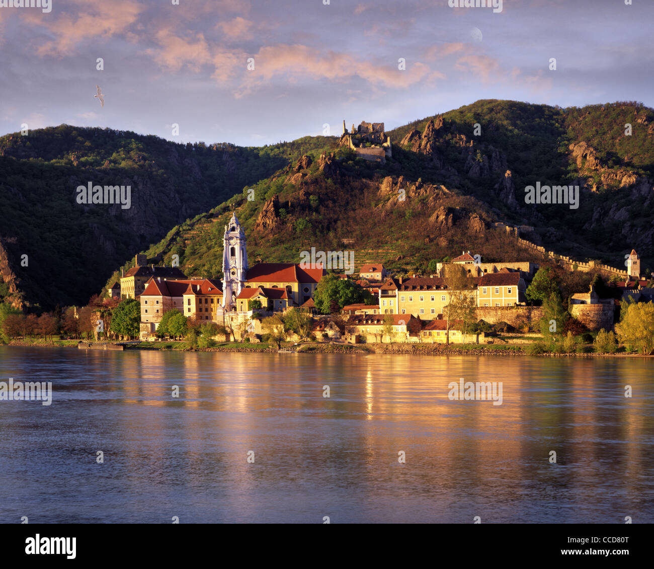 AT - LOWER AUSTRIA: Duernstein and River Danube Stock Photo