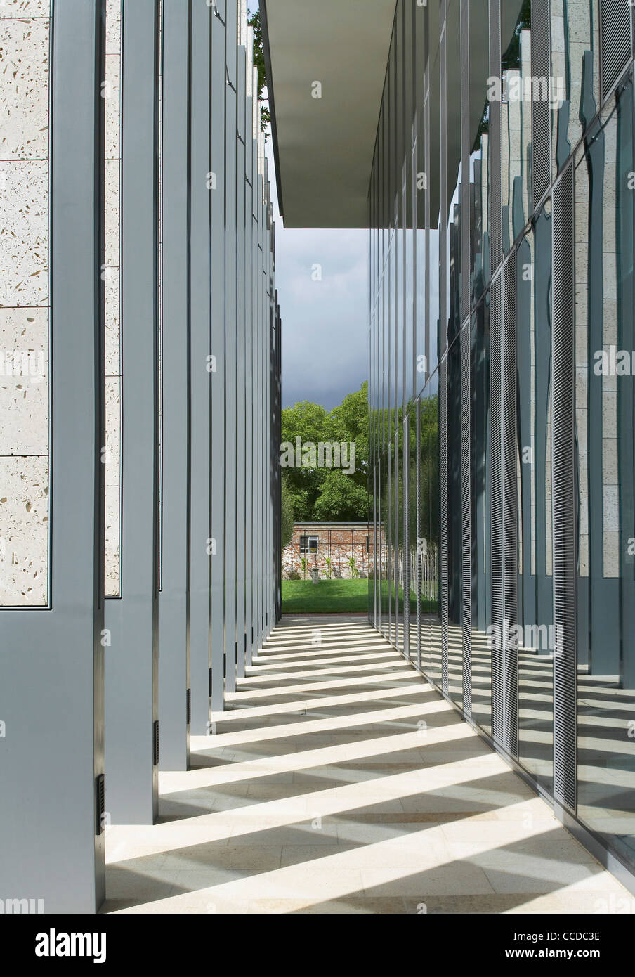 Wiltshire County Council''S New Offices On A Sensitive Historic Site In Salisbury Are A Marriage Of A New, Low Energy, Flexible Stock Photo