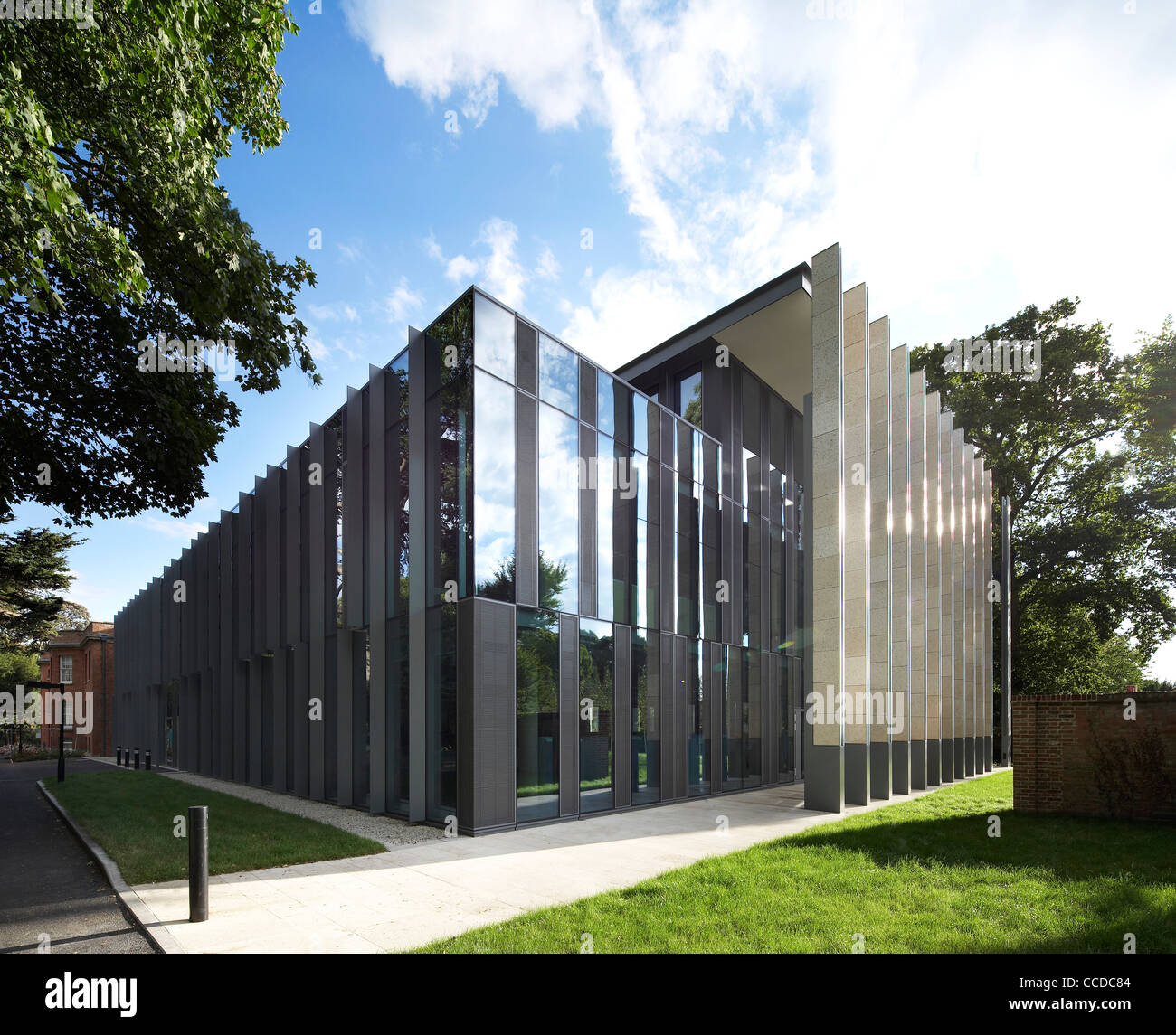 Wiltshire County Council''S New Offices On A Sensitive Historic Site In Salisbury Are A Marriage Of A New, Low Energy, Flexible Stock Photo