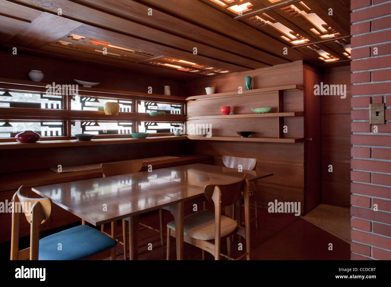 SCHWARTZ HOUSE + FRANK LLOYD WRIGHT + VIEW OF THE OPEN PLAN DINING AREA