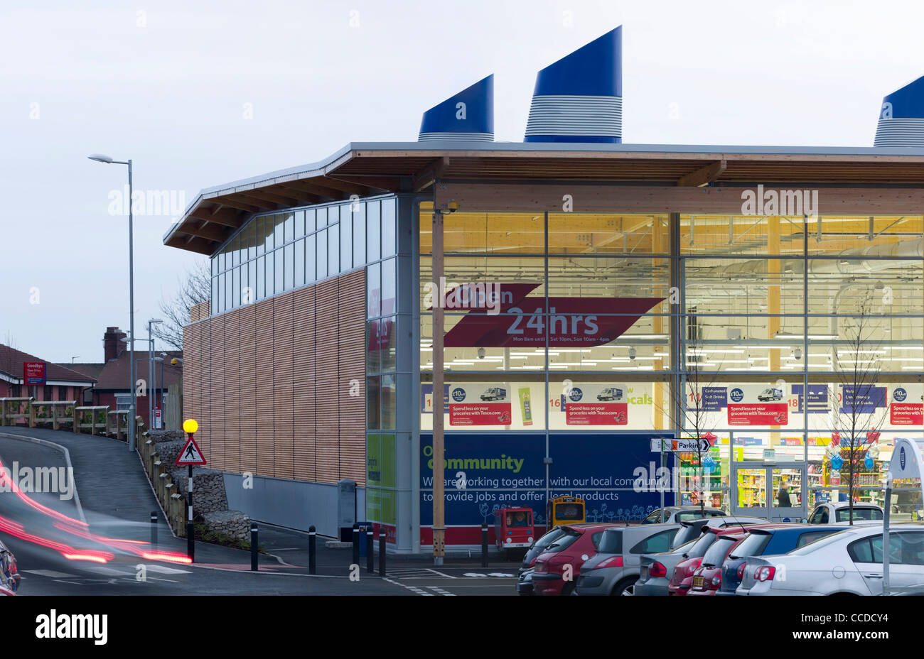 tesco cheetham hill manchester michael aukett architects 2009 energy  efficiency detail exterior timber cladding ventilation Stock Photo - Alamy