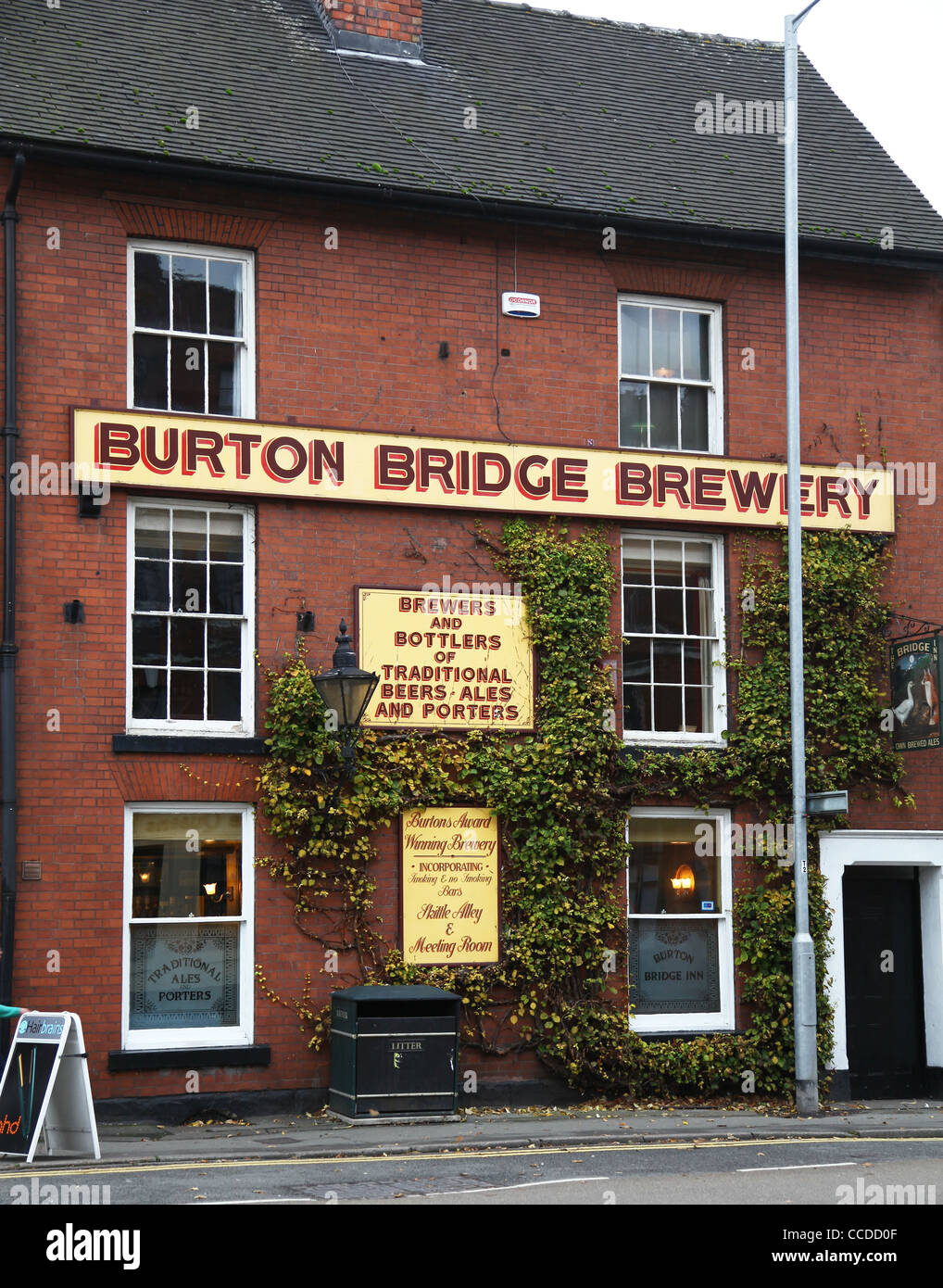 The façade of the Burton Bridge Inn, home of the Burton Bridge Brewery, Burton upon Trent, Staffordshire, England, UK Stock Photo