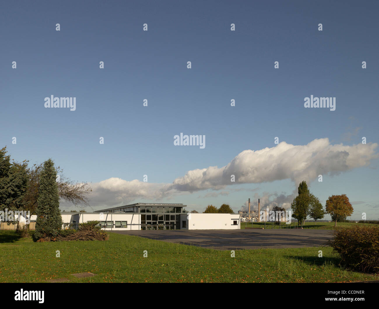 COBBLERS LANE SCHOOL VIEW FROM FIELDS WITH POWER STATION Stock Photo Alamy