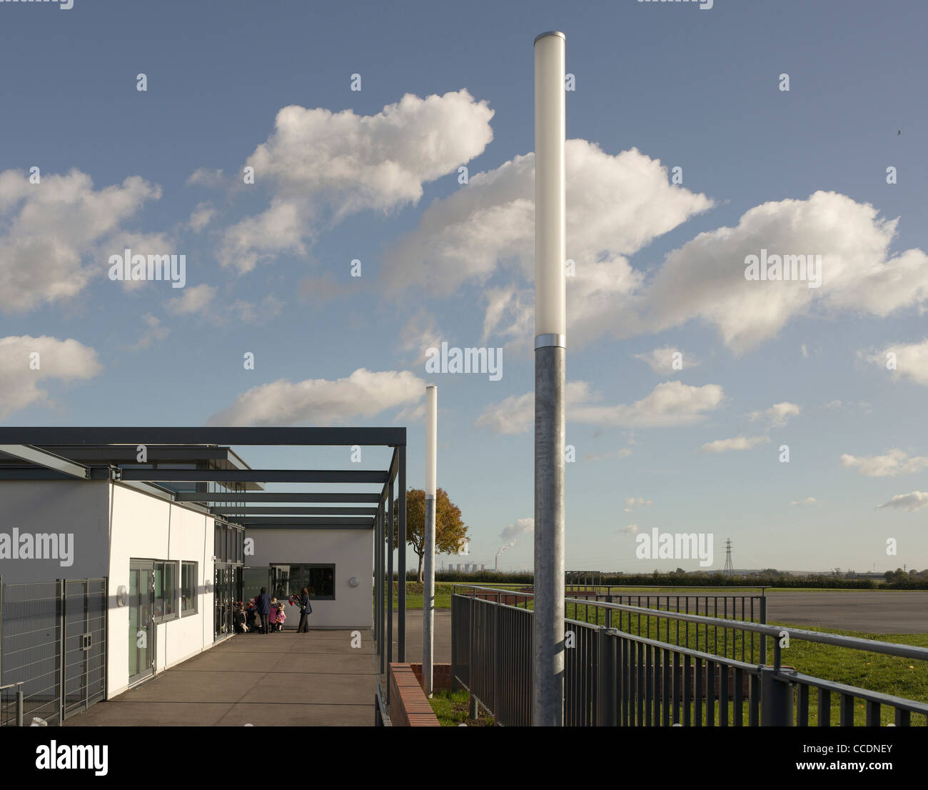 COBBLERS LANE SCHOOL PLAYGROUND ENTRANCE WITH STREET LIGHT Stock Photo