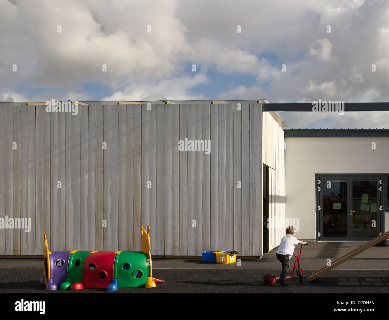 COBBLERS LANE SCHOOL TOY STORE AND PLAYGROUND Stock Photo