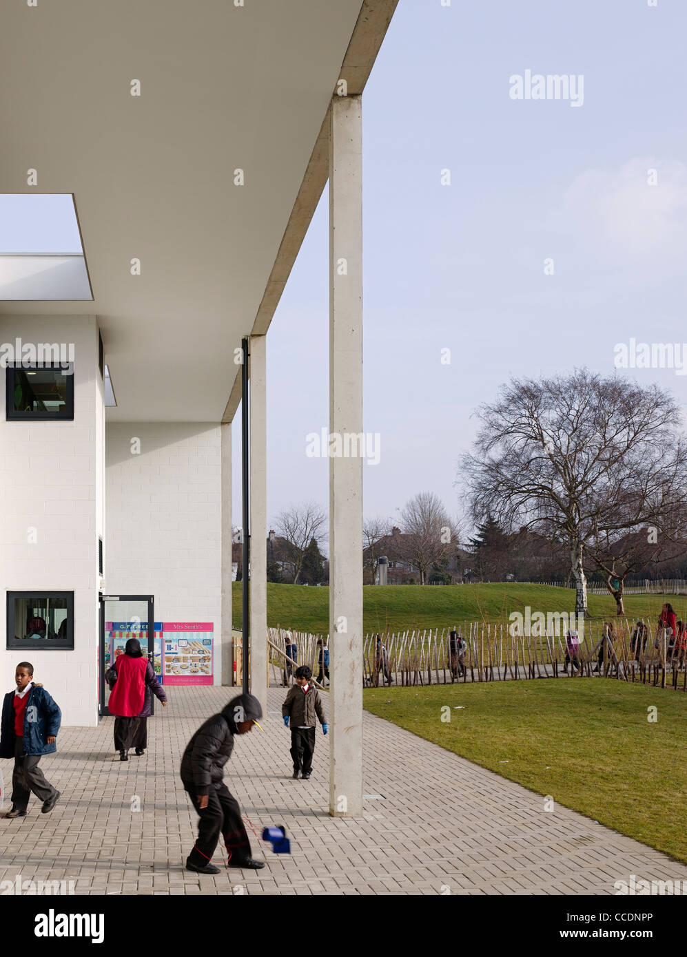 WEMBLEY PRIMARY SCHOOL WALTERS AND COHEN 2009 DETAIL OF OBLIQUE SOUTH ELEVATION Stock Photo