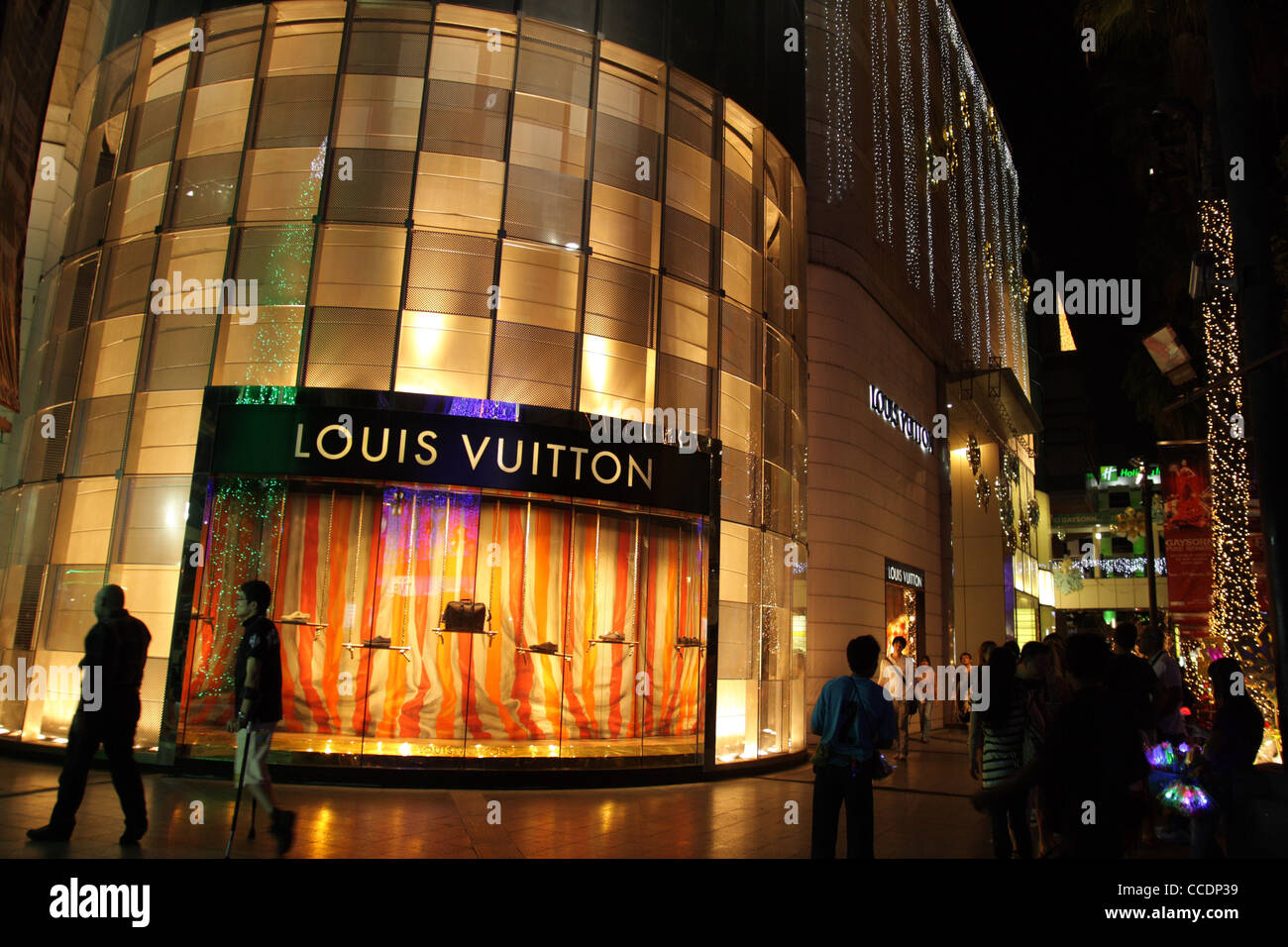 Chinese Tourists Queue in Front of Louis Vuitton Bangkok Thailand  Editorial Photography  Image of culture asia 134456837