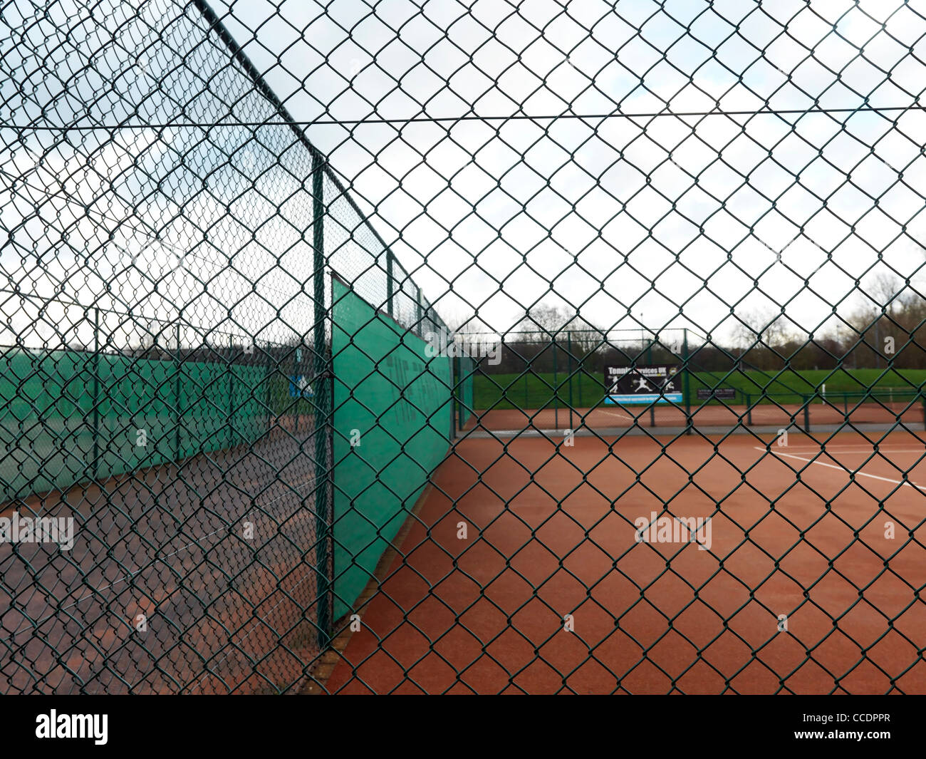 Wire Mesh Fencing Around Tennis Courts Stock Photo Alamy